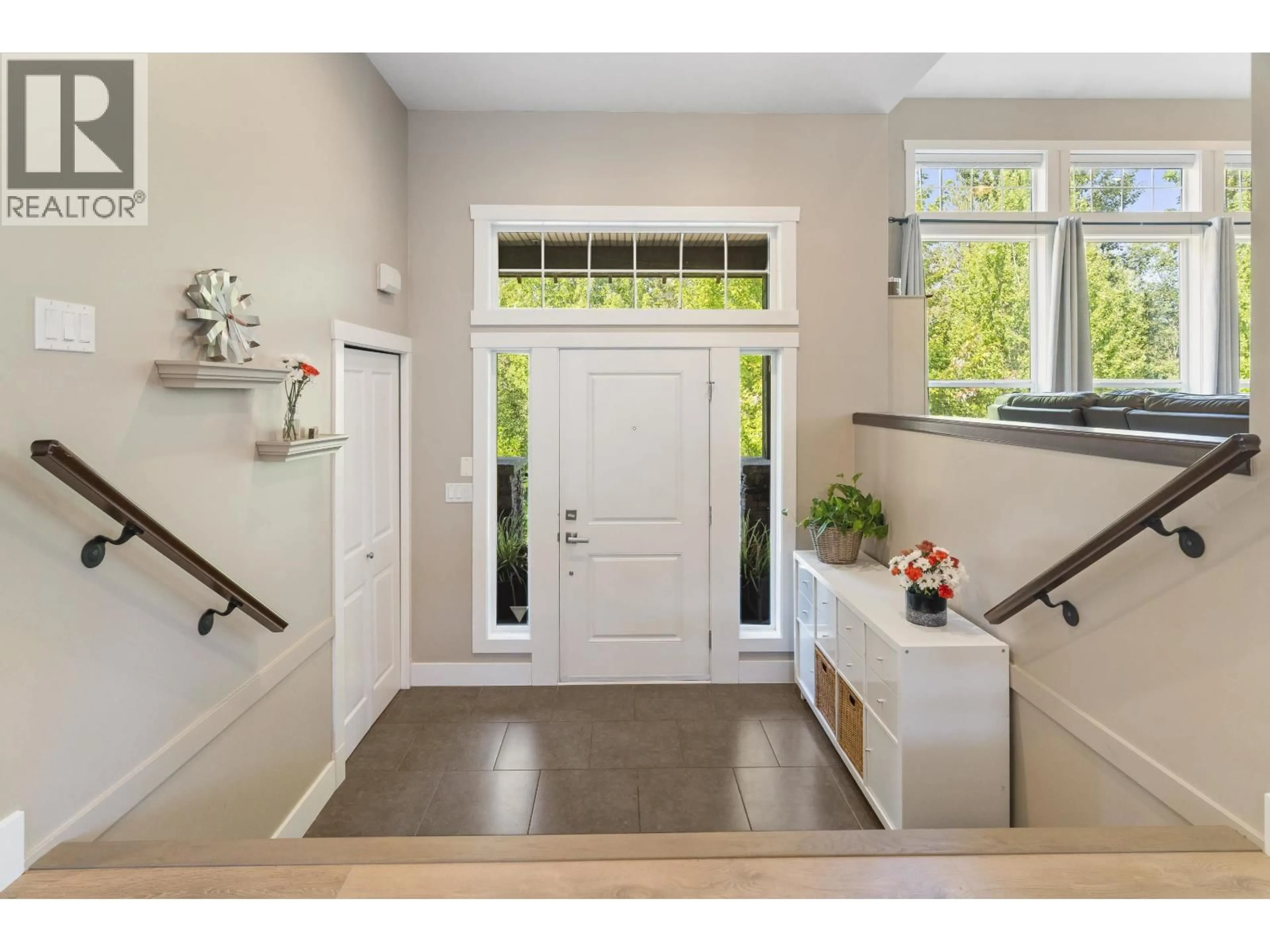 Indoor entryway for 22810 FOREMAN DRIVE, Maple Ridge British Columbia V4R0B2
