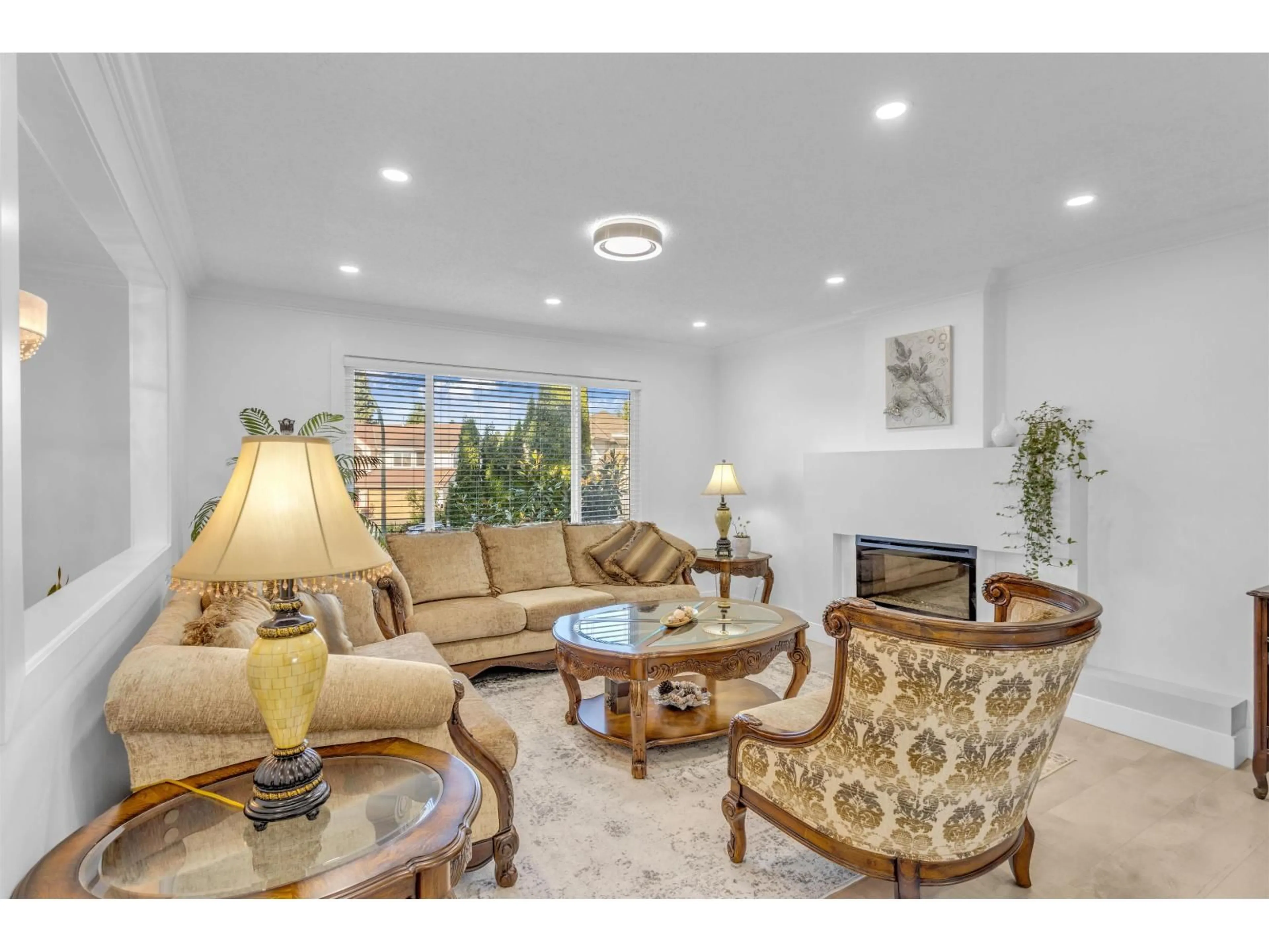 Living room with furniture, unknown for 11554 83A, Delta British Columbia V4C2J8