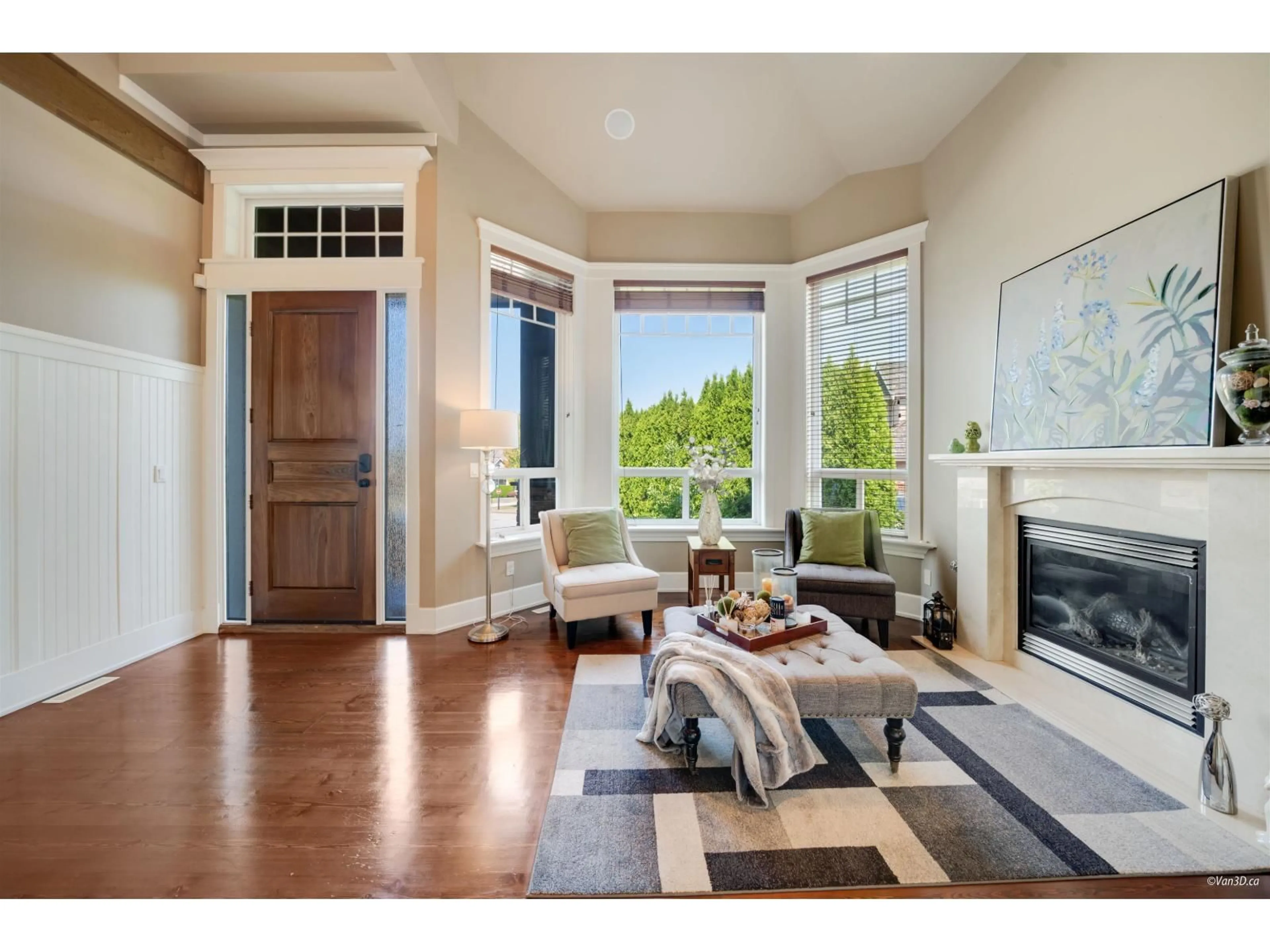 Living room with furniture, wood/laminate floor for 3079 162, Surrey British Columbia V3Z7E1