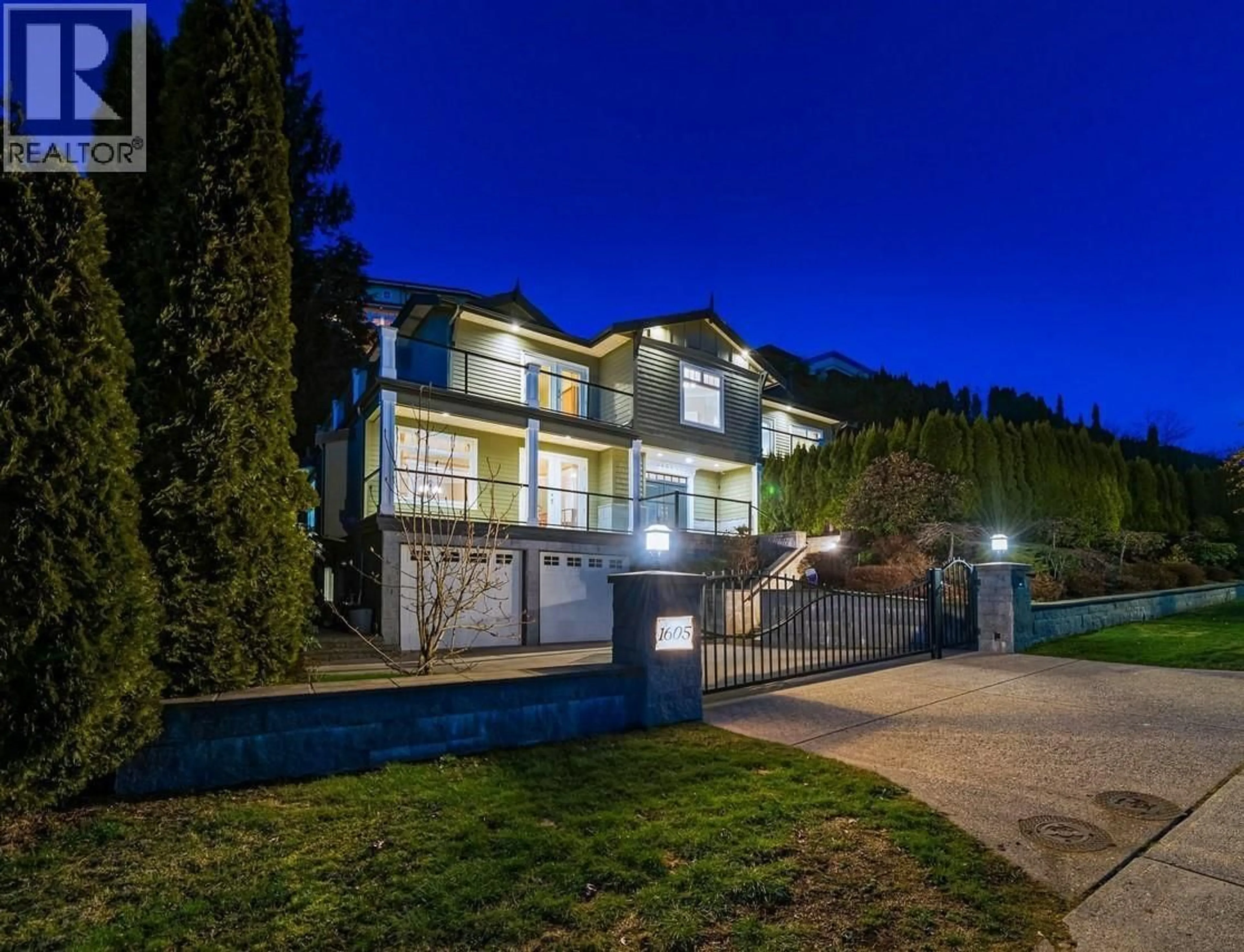 A pic from outside/outdoor area/front of a property/back of a property/a pic from drone, unknown for 1605 CHIPPENDALE ROAD, West Vancouver British Columbia V7S3G6