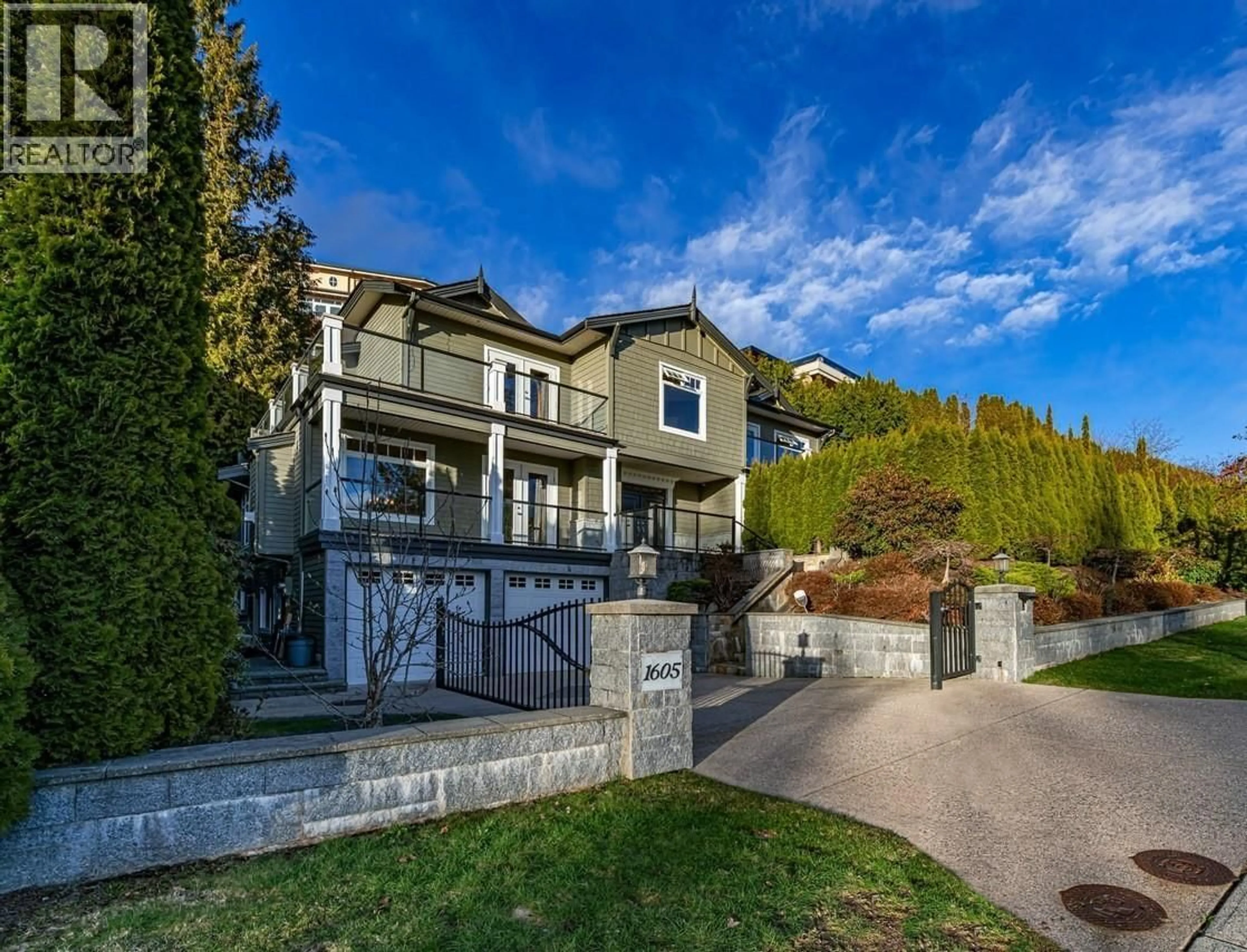 A pic from outside/outdoor area/front of a property/back of a property/a pic from drone, unknown for 1605 CHIPPENDALE ROAD, West Vancouver British Columbia V7S3G6