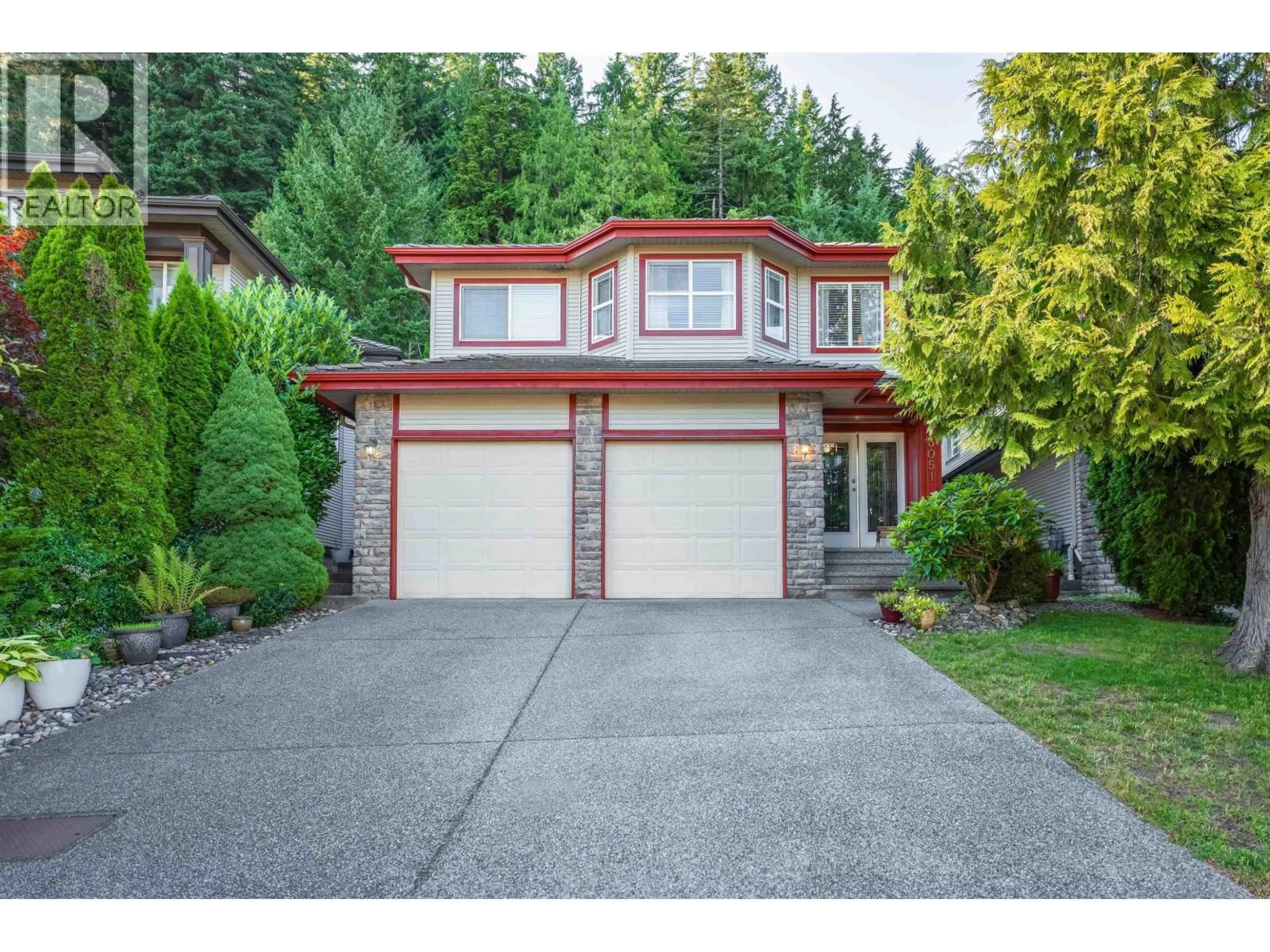 Home with vinyl exterior material, street for 3051 SIENNA COURT, Coquitlam British Columbia V3E3N7