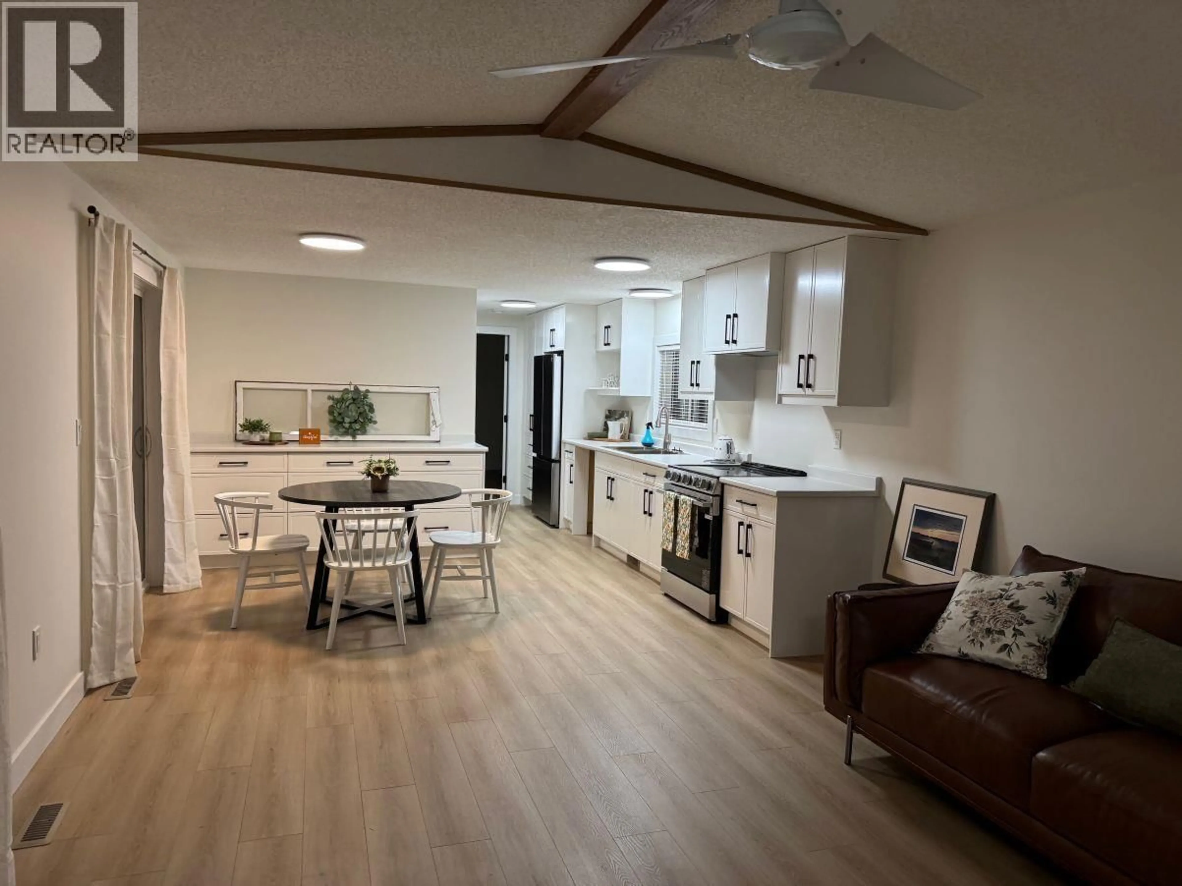 Open concept kitchen, unknown for 2914 GREENFOREST CRESCENT, Prince George British Columbia V2K5B5
