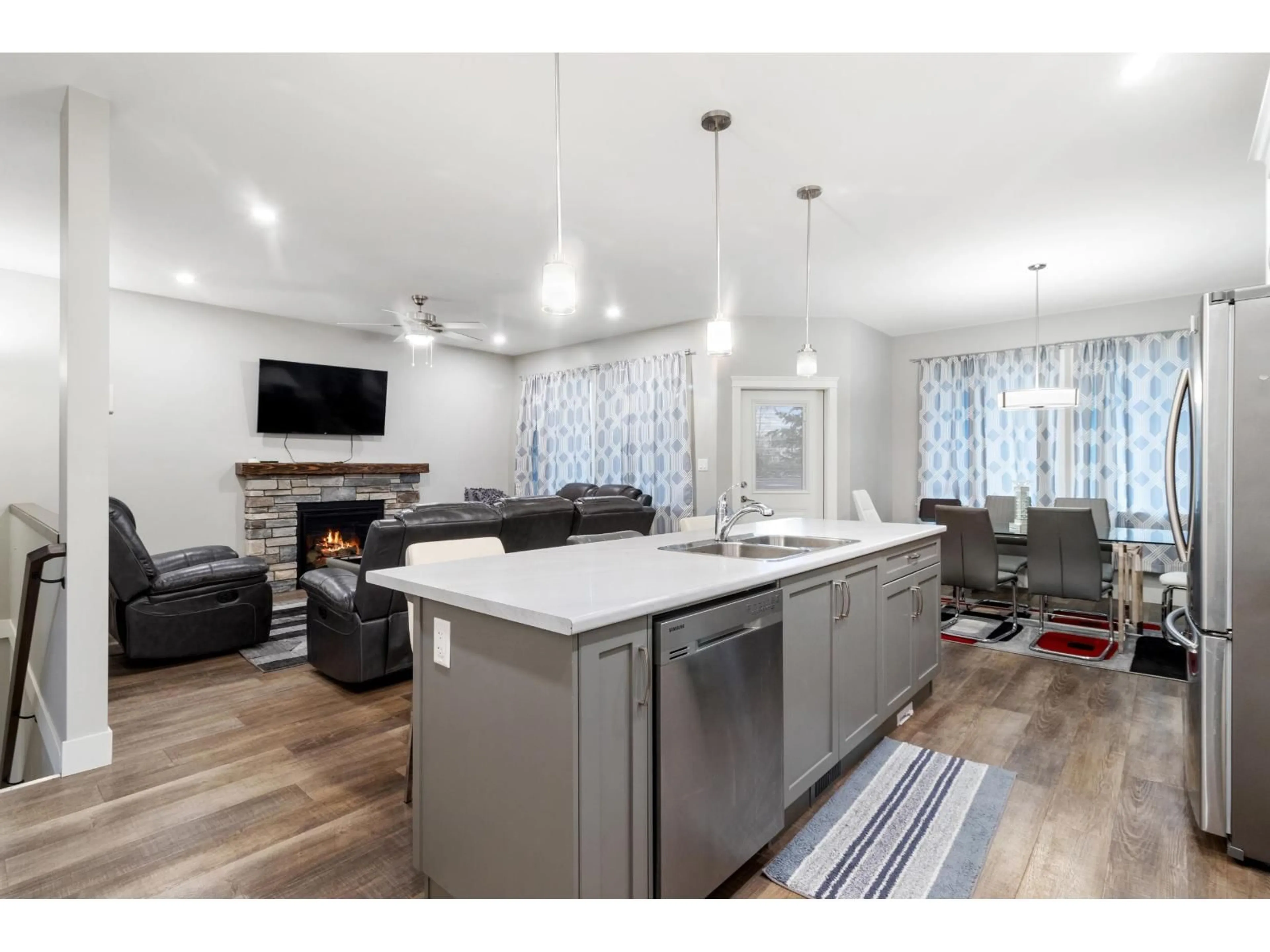 Open concept kitchen, unknown for 478 FORT STREET, Hope British Columbia V0X1L4