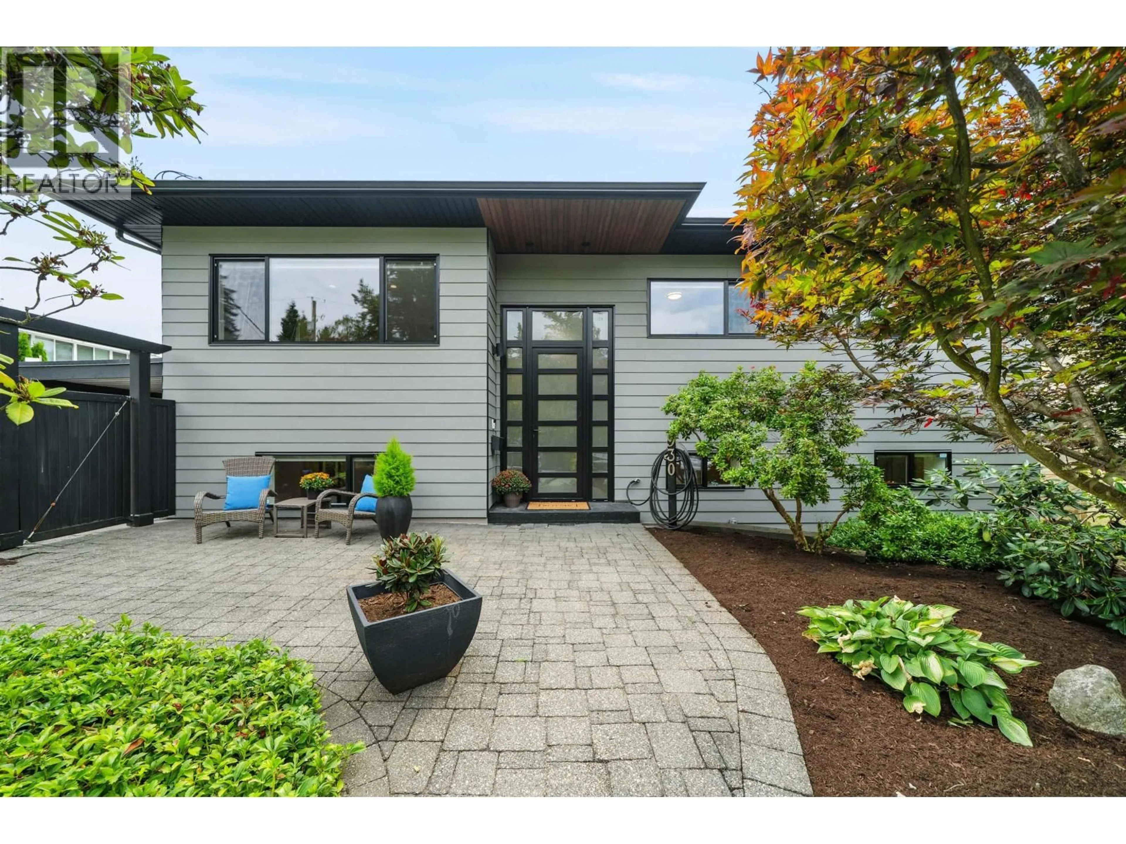 Home with brick exterior material, street for 930 STARDALE AVENUE, Coquitlam British Columbia V3J4W2