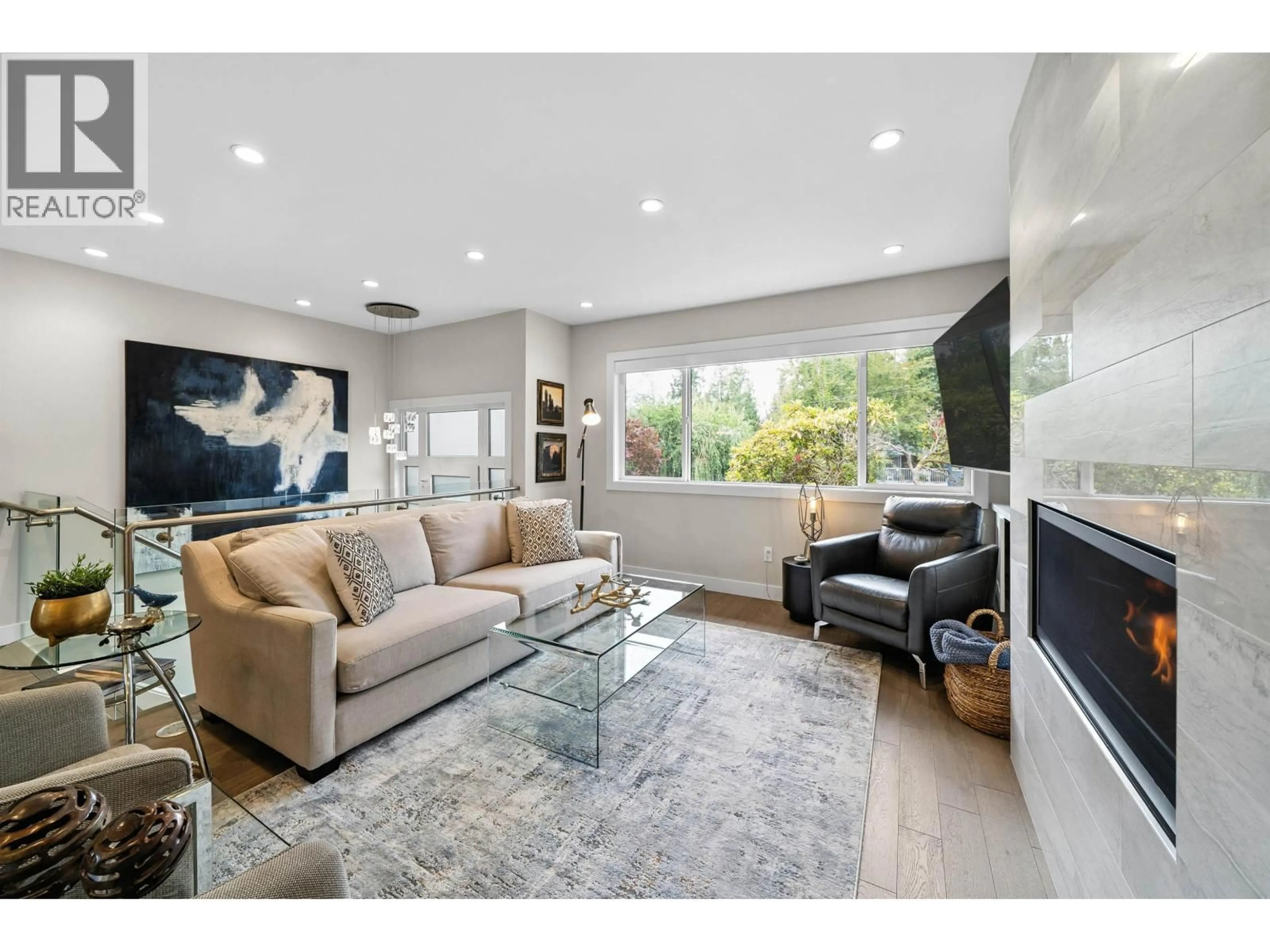 Living room with furniture, unknown for 930 STARDALE AVENUE, Coquitlam British Columbia V3J4W2