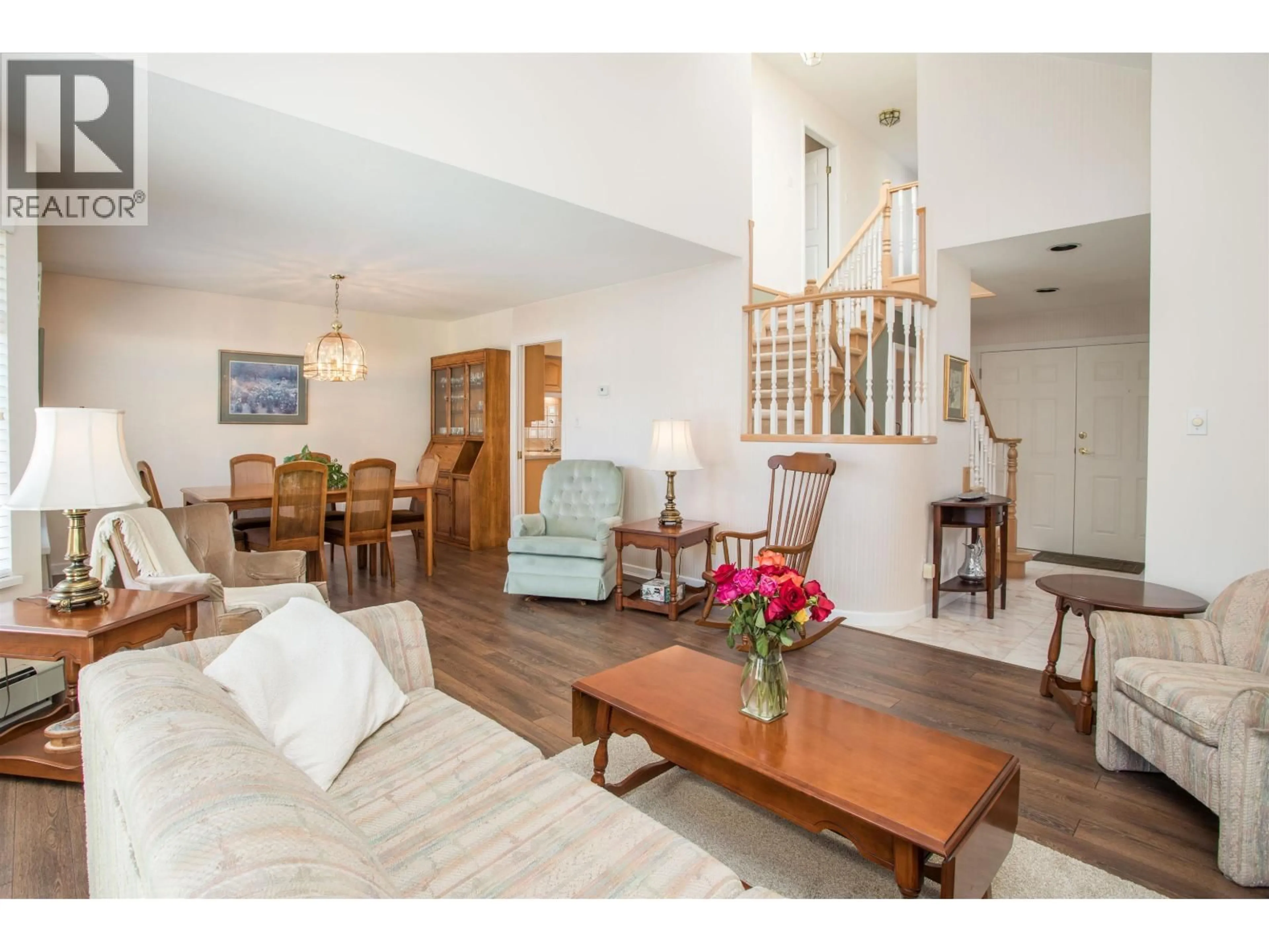 Living room with furniture, wood/laminate floor for 4 - 9331 FRANCIS ROAD, Richmond British Columbia V6Y1B2