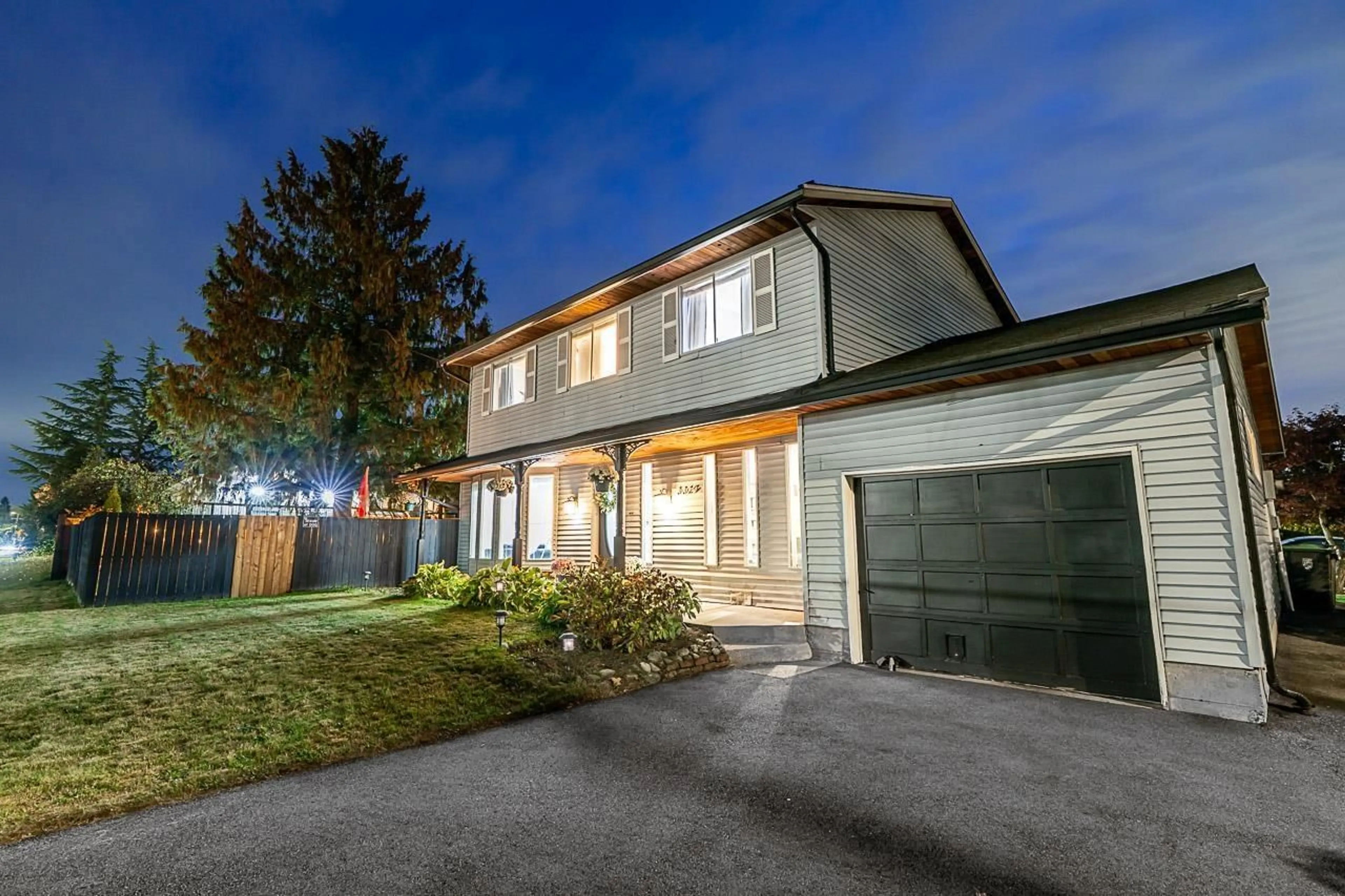 A pic from outside/outdoor area/front of a property/back of a property/a pic from drone, street for 3329 270, Langley British Columbia V4W3G5