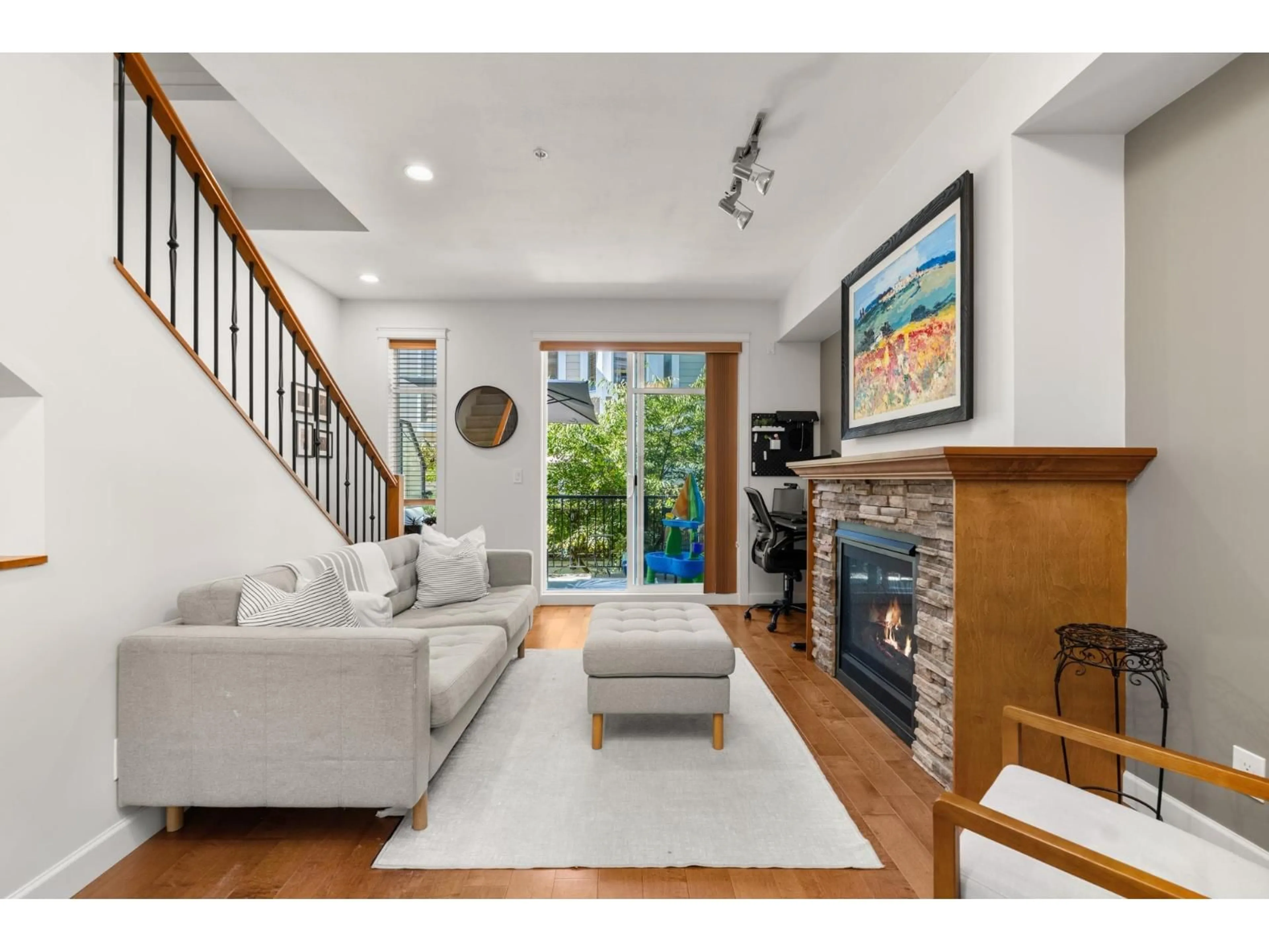 Living room with furniture, unknown for 93 - 8068 207, Langley British Columbia V2Y0M9