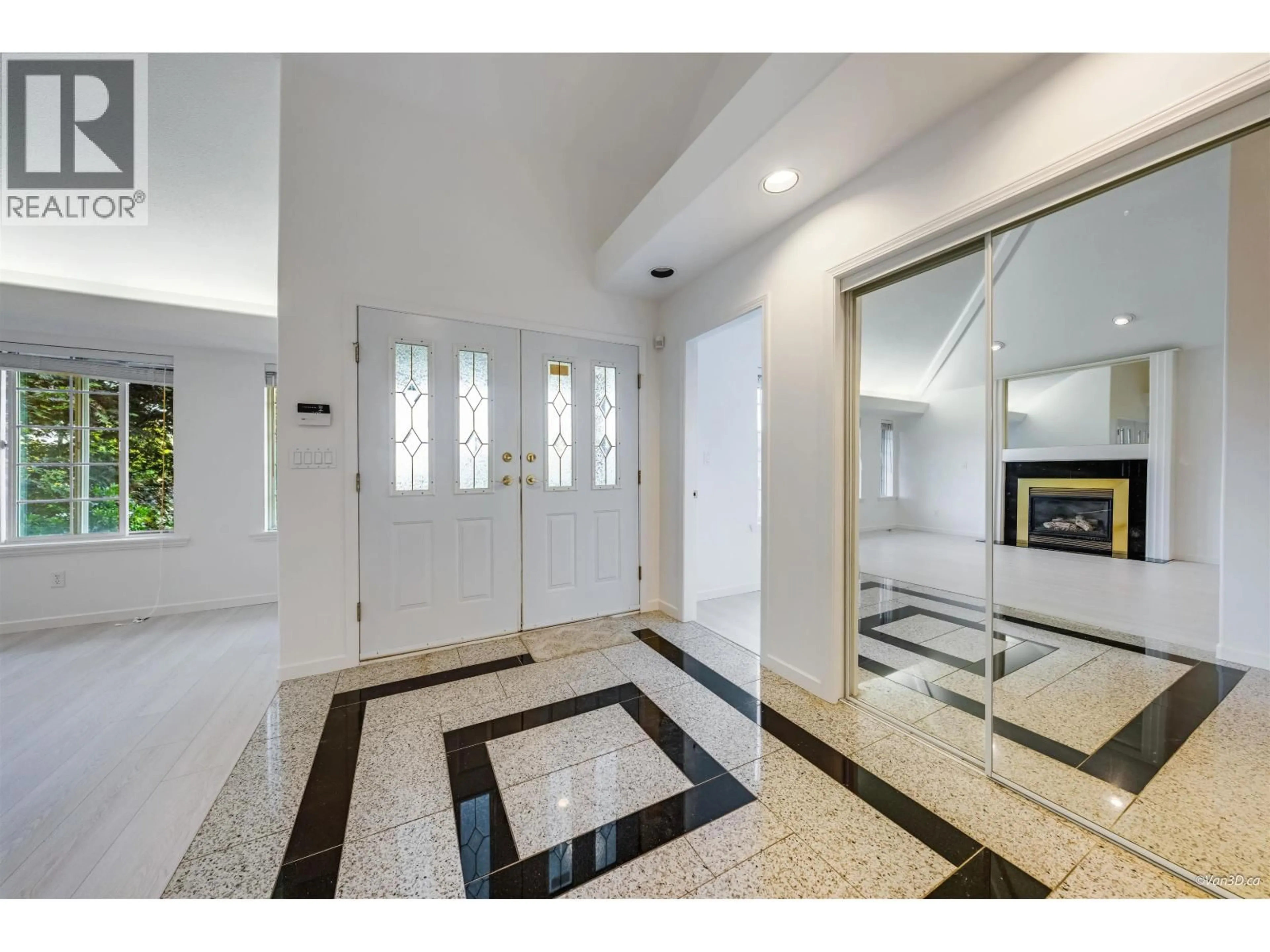 Indoor foyer for 1631 SUNDEW PLACE, Coquitlam British Columbia V3E2Y4