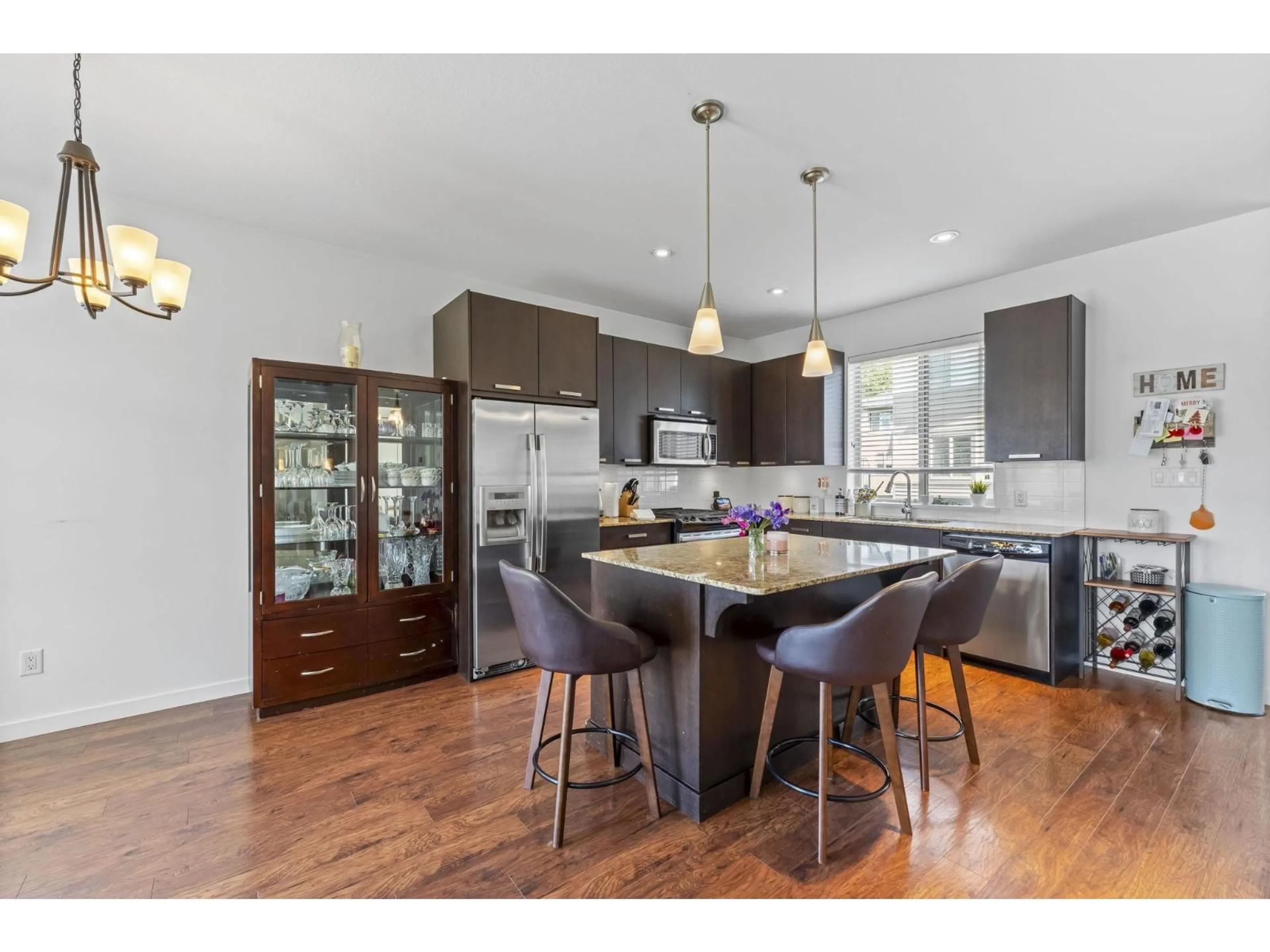 Open concept kitchen, wood/laminate floor for 55 - 34248 KING, Abbotsford British Columbia V2S0B1