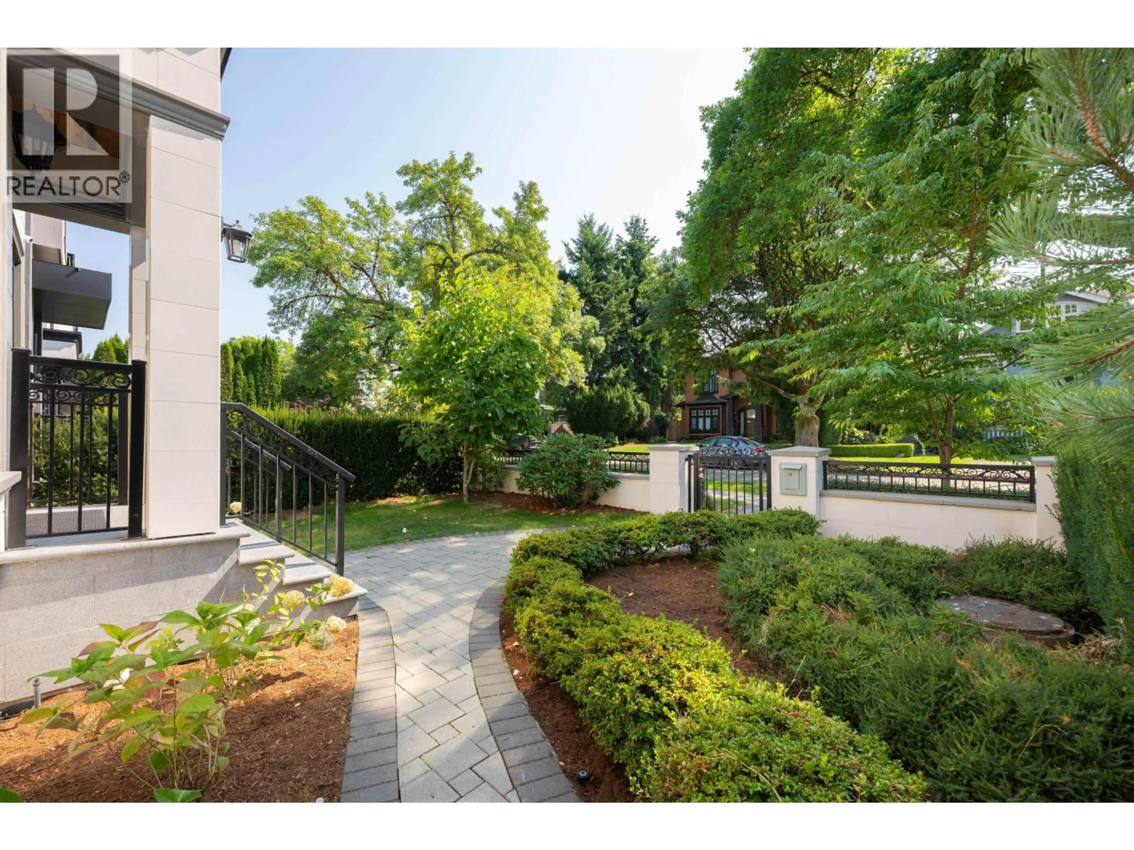 Patio, street for 4043 11TH AVENUE, Vancouver British Columbia V6R2L4