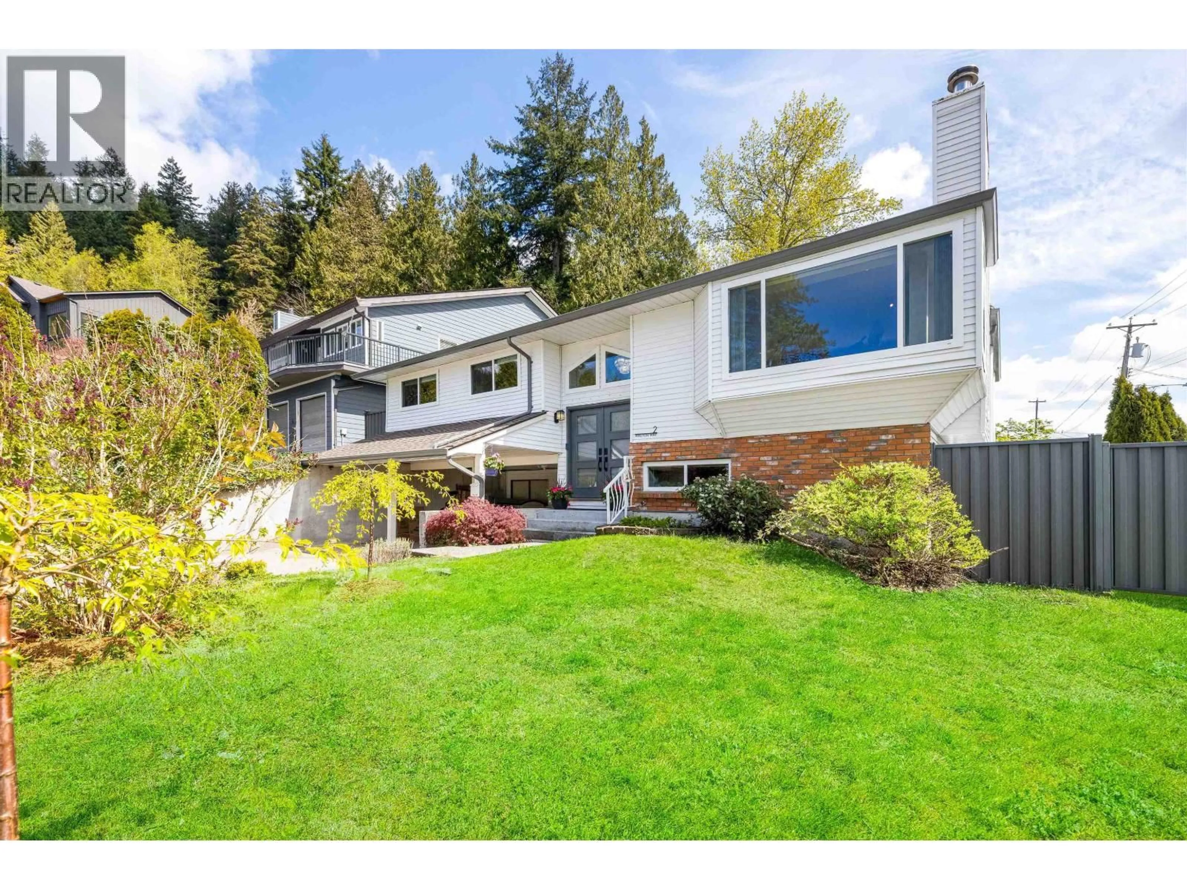 Home with vinyl exterior material, mountain view for 2 WALTON WAY, Port Moody British Columbia V3H3P3