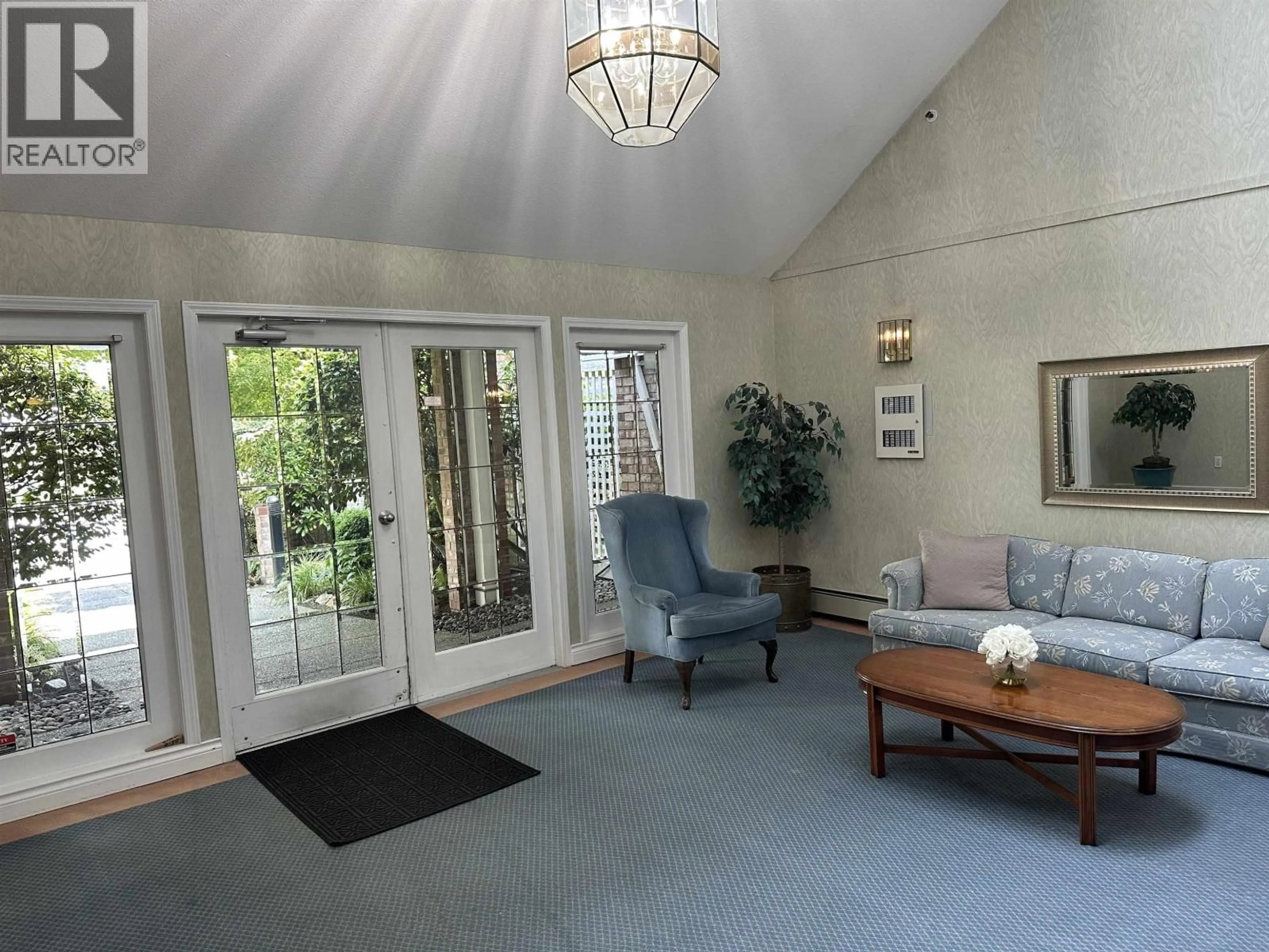 Indoor foyer for 5 - 2150 MARINE DRIVE, West Vancouver British Columbia V7V1K3