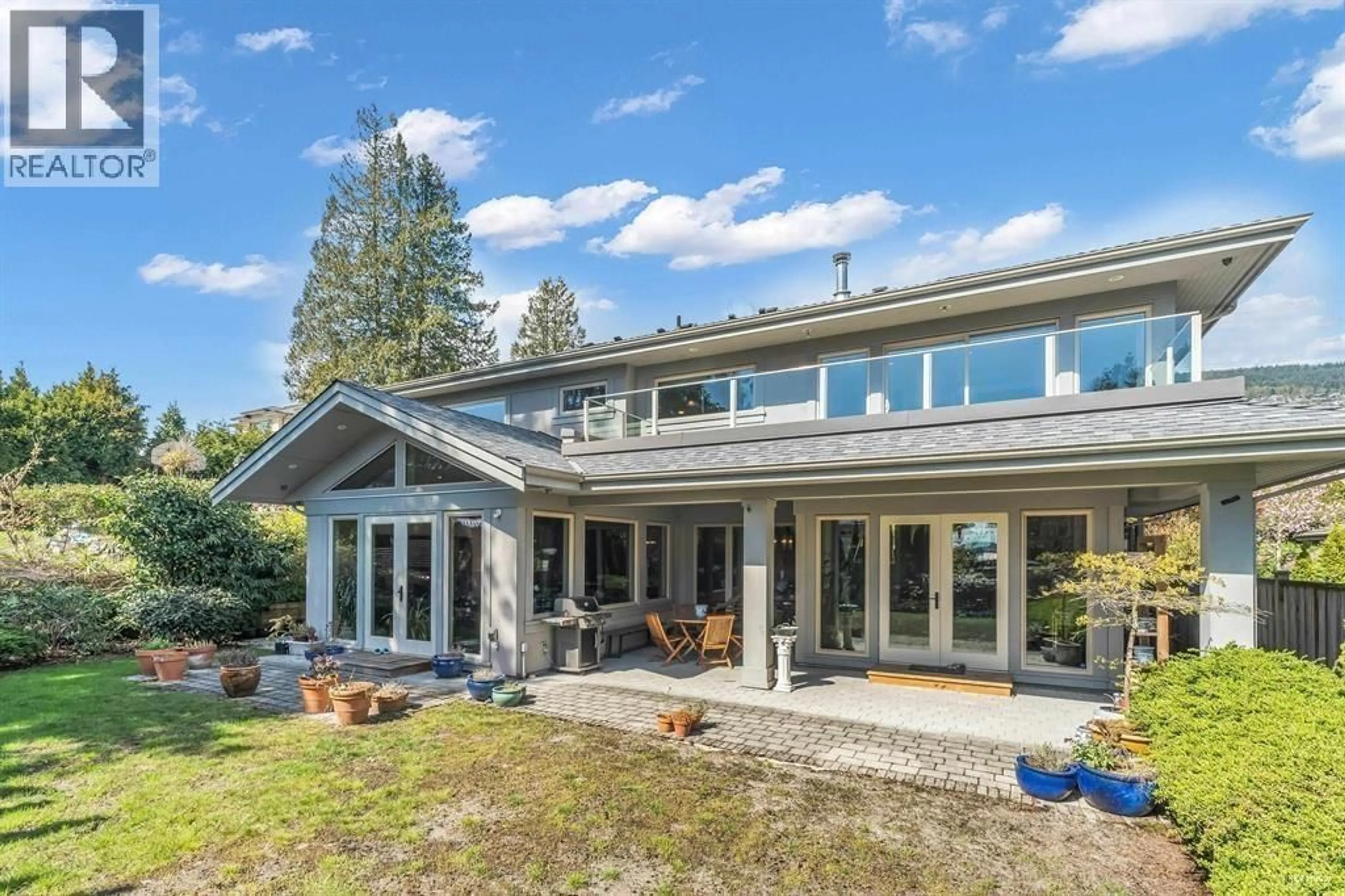 Home with vinyl exterior material, unknown for 2566 MARINE DRIVE, West Vancouver British Columbia V7V1L4
