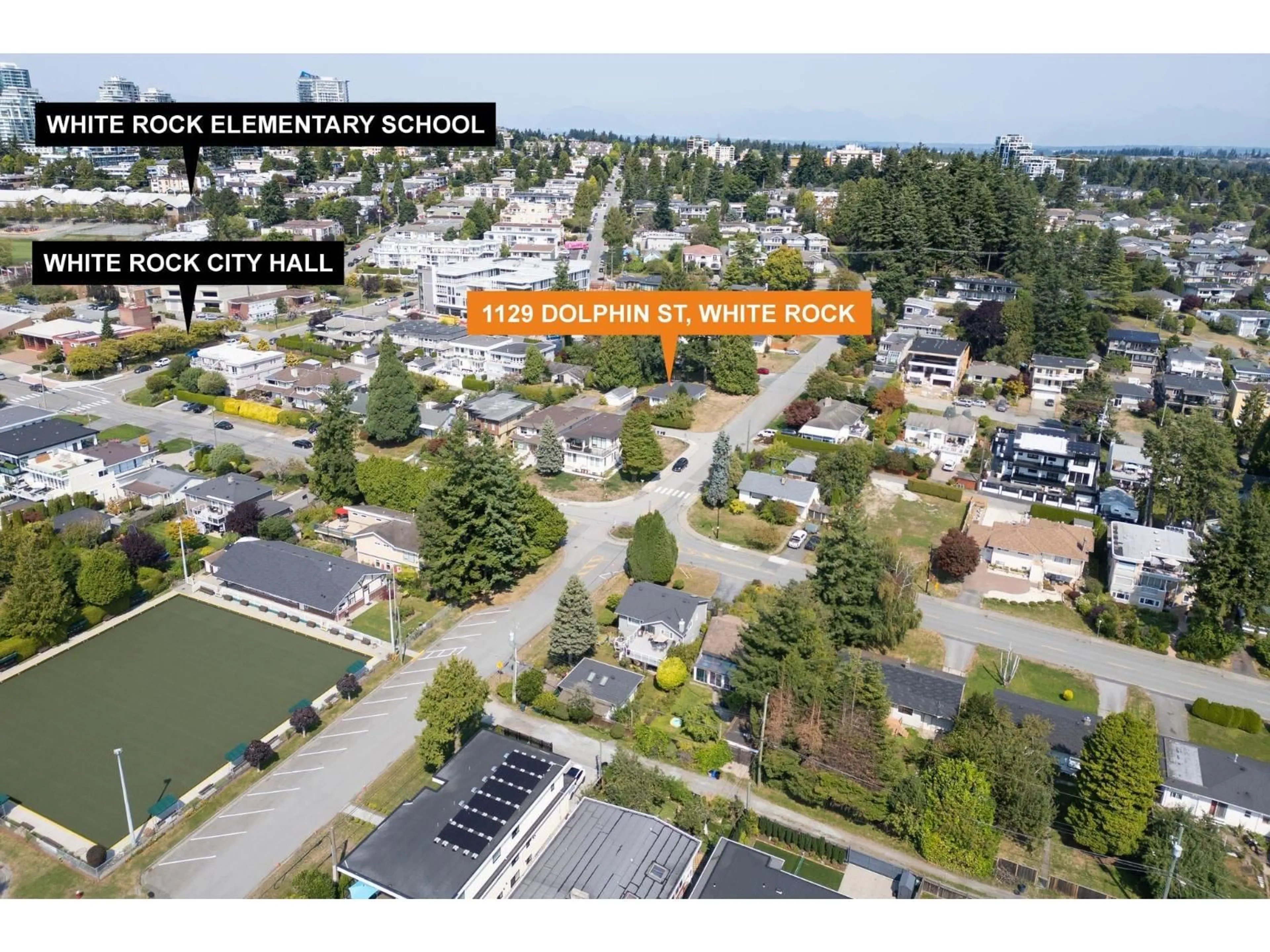 A pic from outside/outdoor area/front of a property/back of a property/a pic from drone, street for 1129 DOLPHIN, White Rock British Columbia V4B4G6