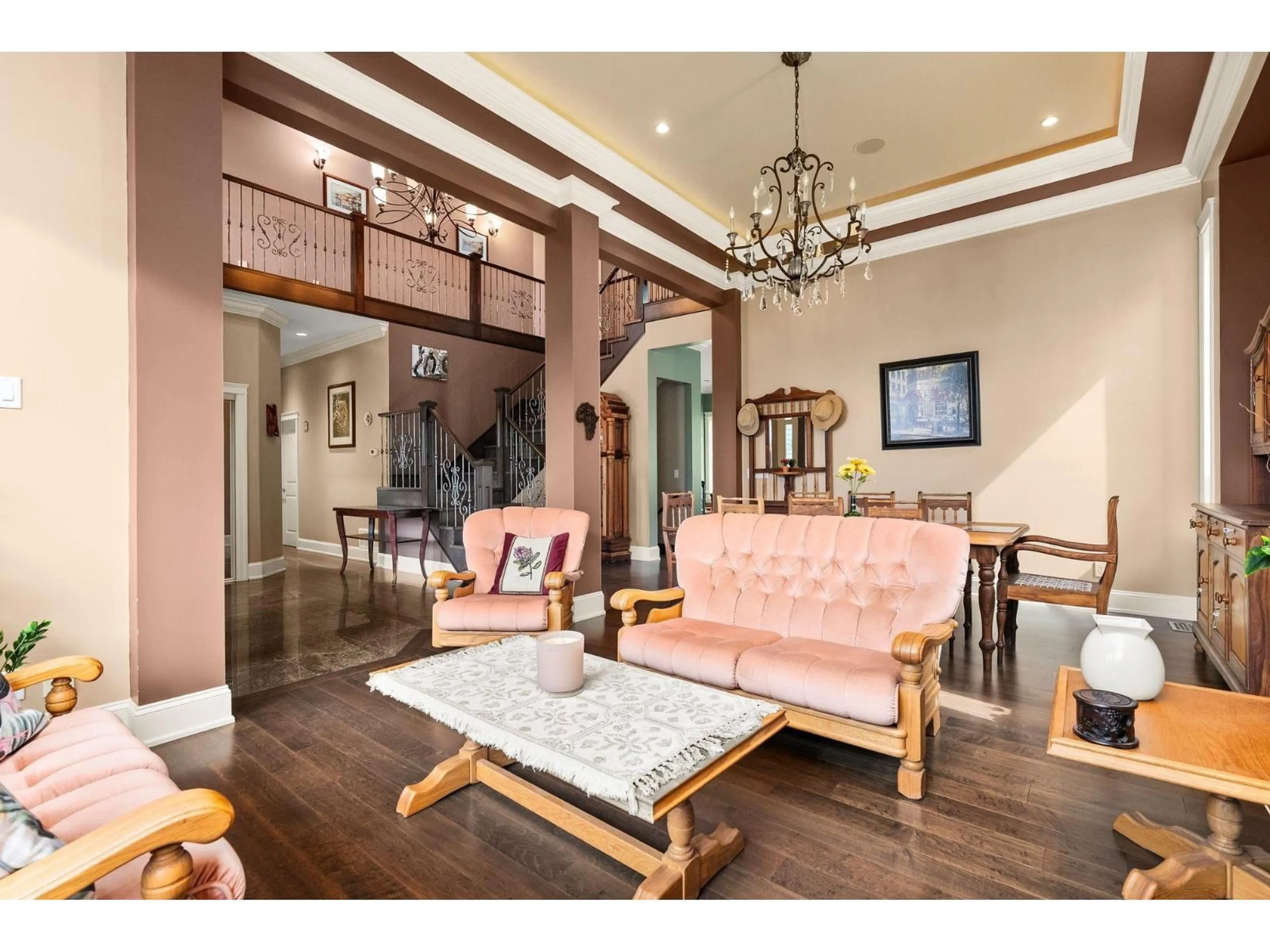 Living room with furniture, wood/laminate floor for 7192 177A, Surrey British Columbia V3S7V3