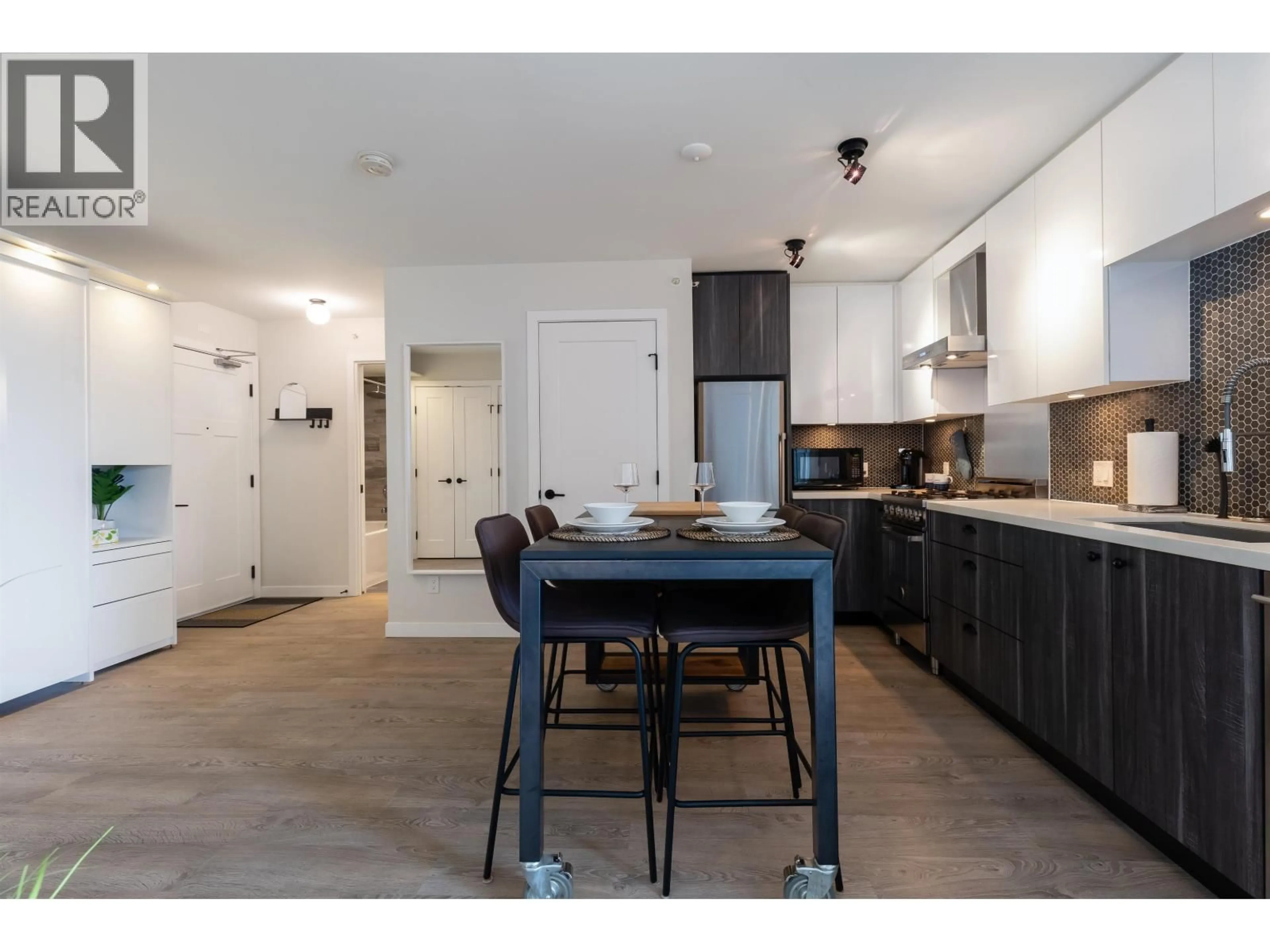 Open concept kitchen, unknown for 521 - 311 6 AVENUE, Vancouver British Columbia V5T1J9