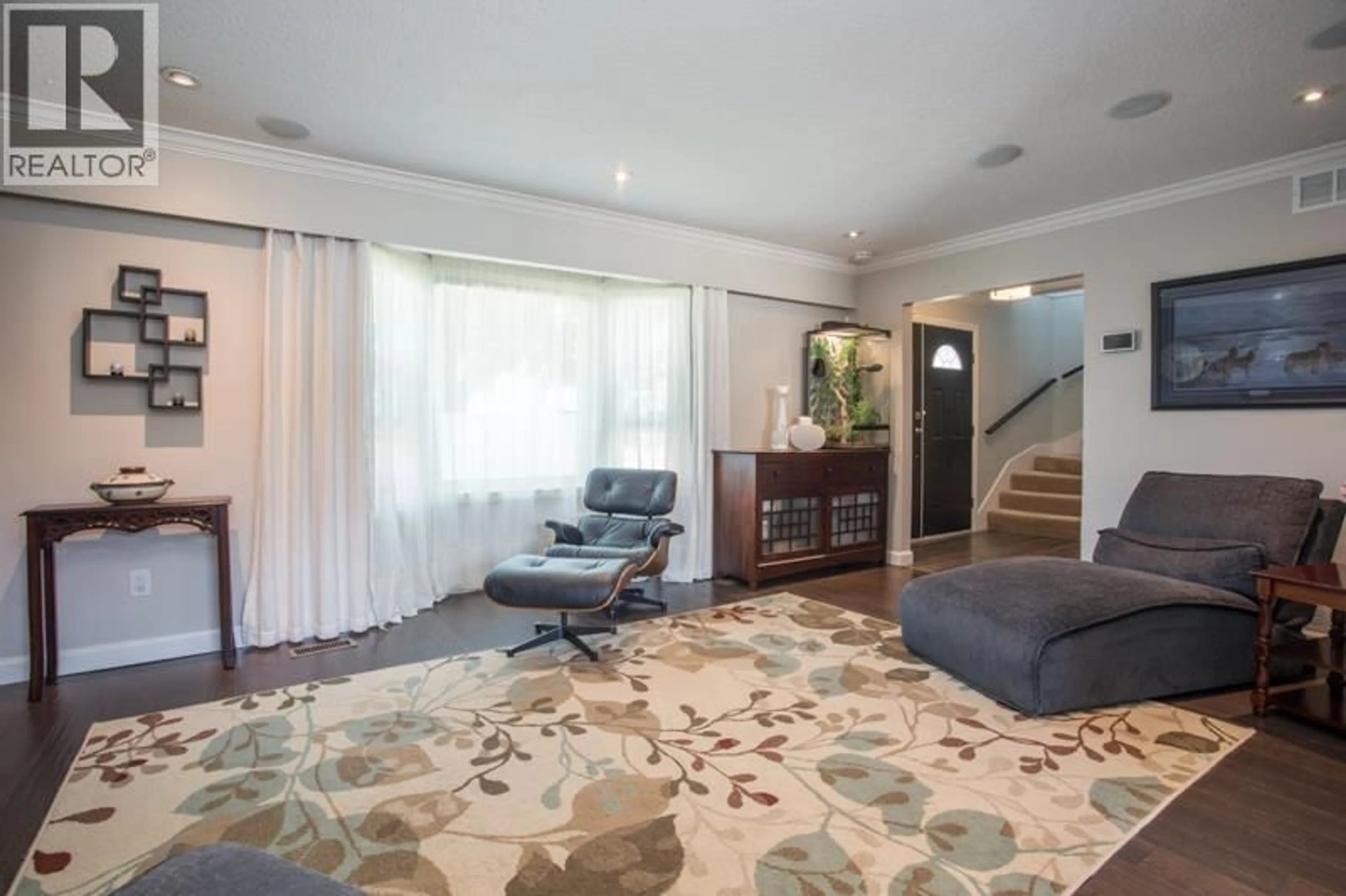 Living room with furniture, carpet floor for 9771 SEACOTE ROAD, Richmond British Columbia V7A4A6