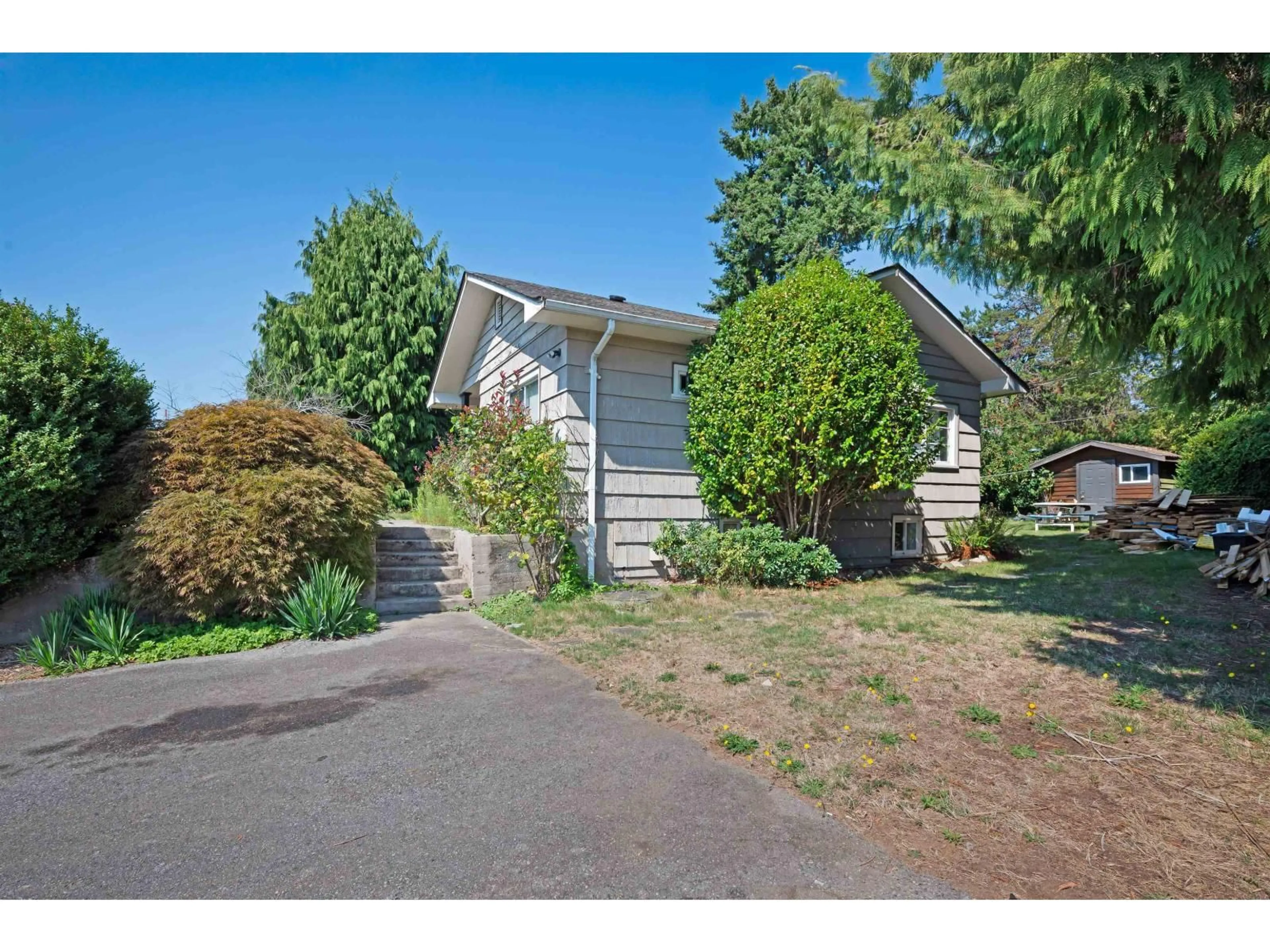 A pic from outside/outdoor area/front of a property/back of a property/a pic from drone, street for 15404 SEMIAHMOO, White Rock British Columbia V4B1T5