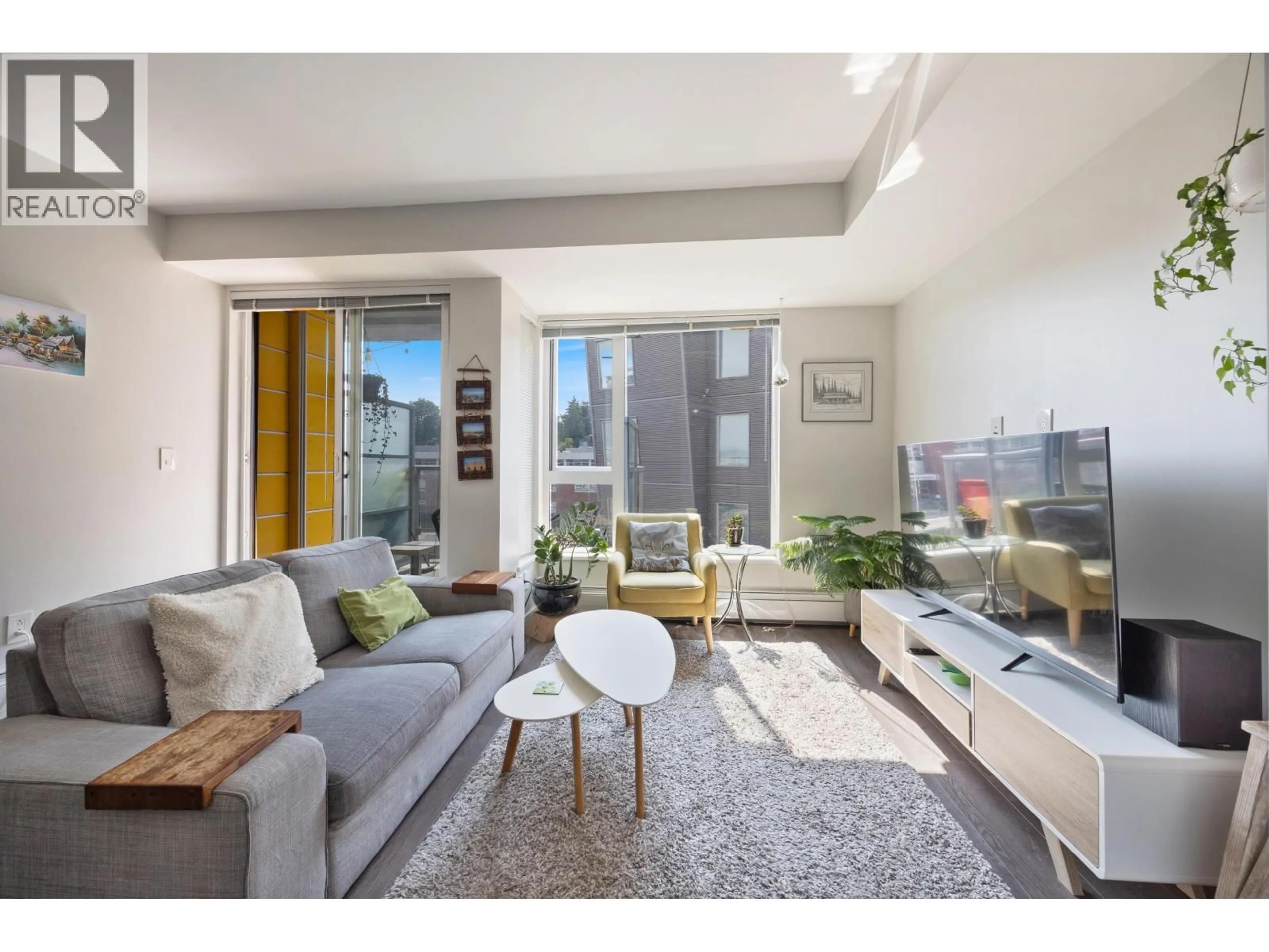 Living room with furniture, unknown for 619 - 384 1ST AVENUE, Vancouver British Columbia V5T0G5