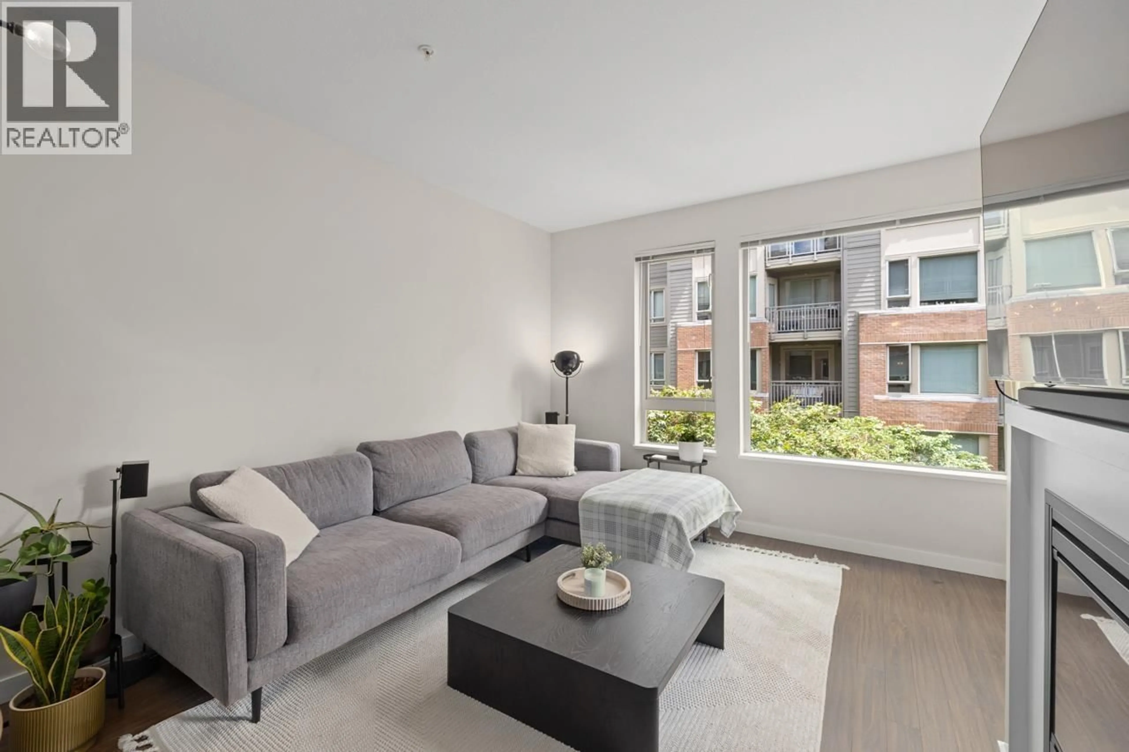 Living room with furniture, unknown for 304 - 139 22ND STREET, North Vancouver British Columbia V7M0B5