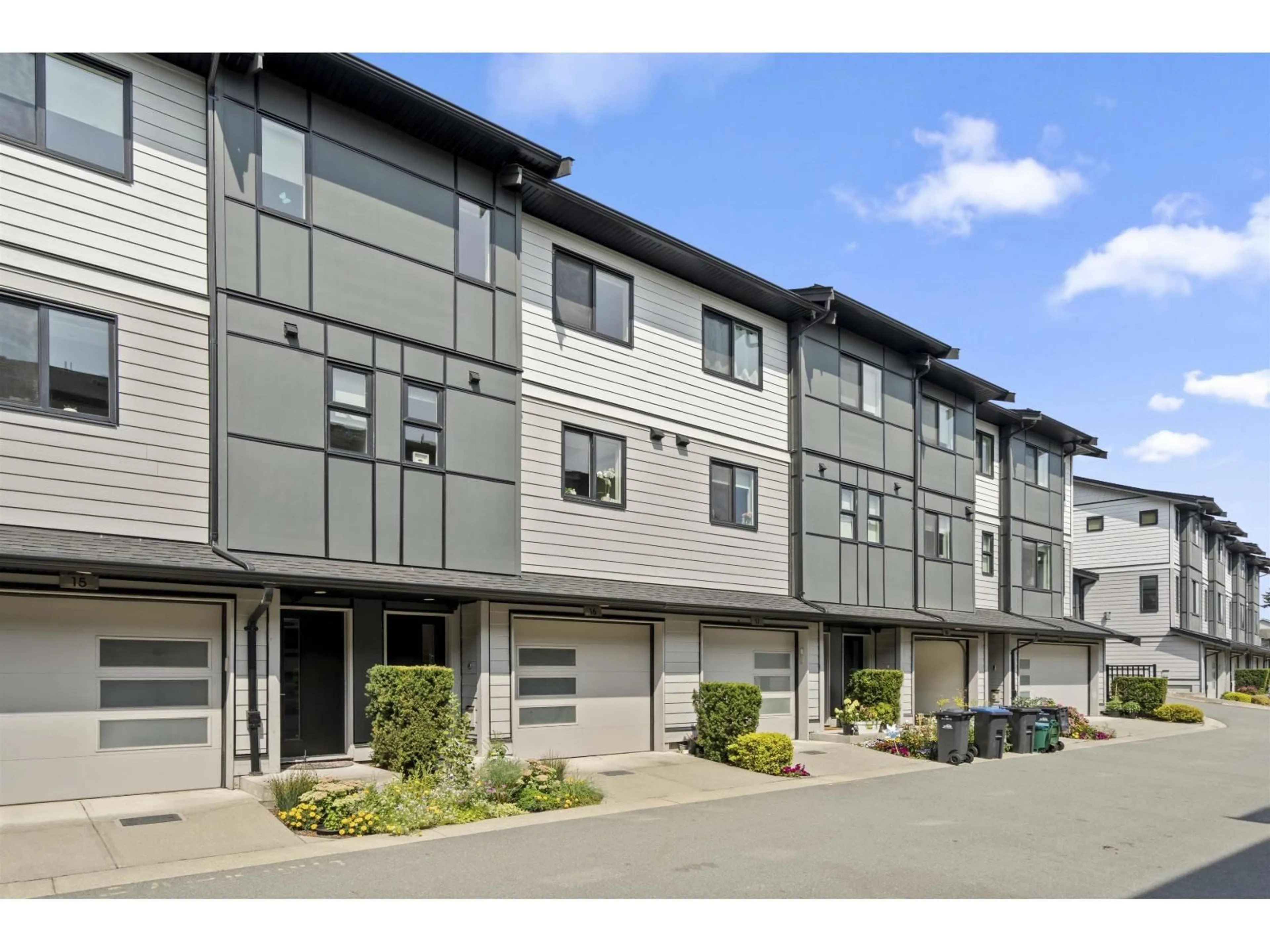 A pic from outside/outdoor area/front of a property/back of a property/a pic from drone, street for 16 - 34825 DELAIR, Abbotsford British Columbia V2S2E1