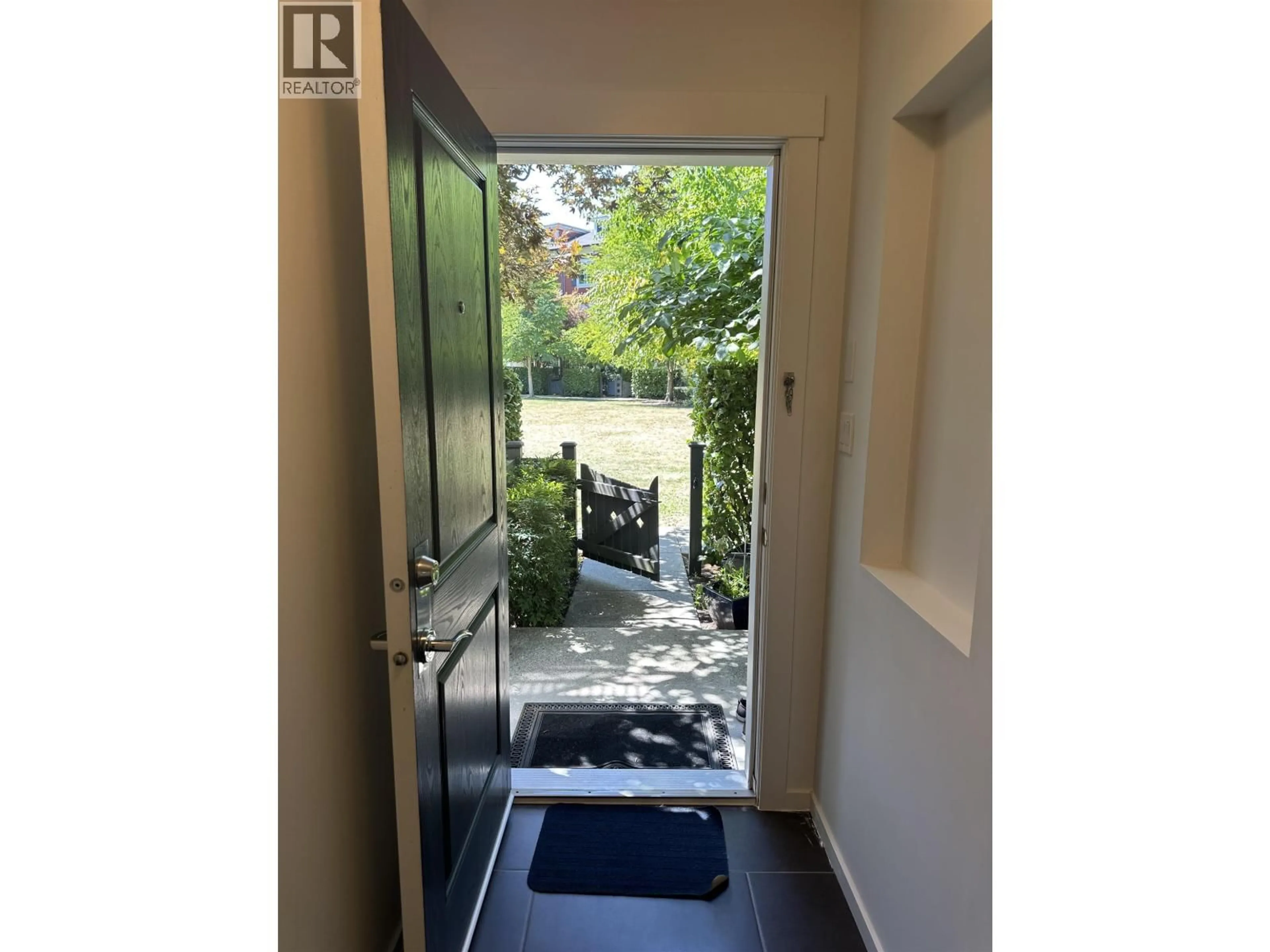 Indoor entryway for 40 - 3010 RIVERBEND DRIVE, Coquitlam British Columbia V3C0B8