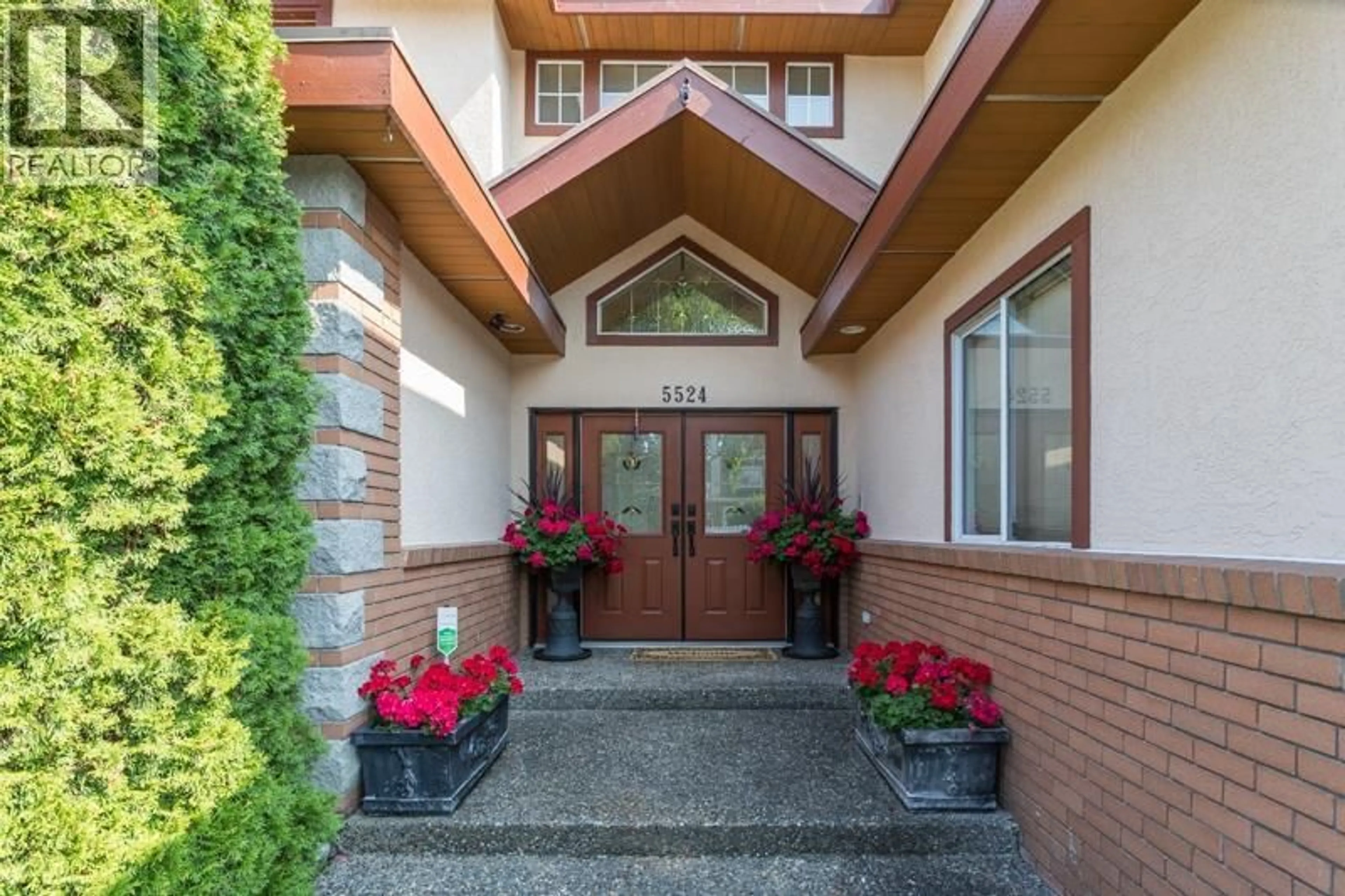 Indoor entryway for 5524 CORNWALL DRIVE, Richmond British Columbia V7C5M8