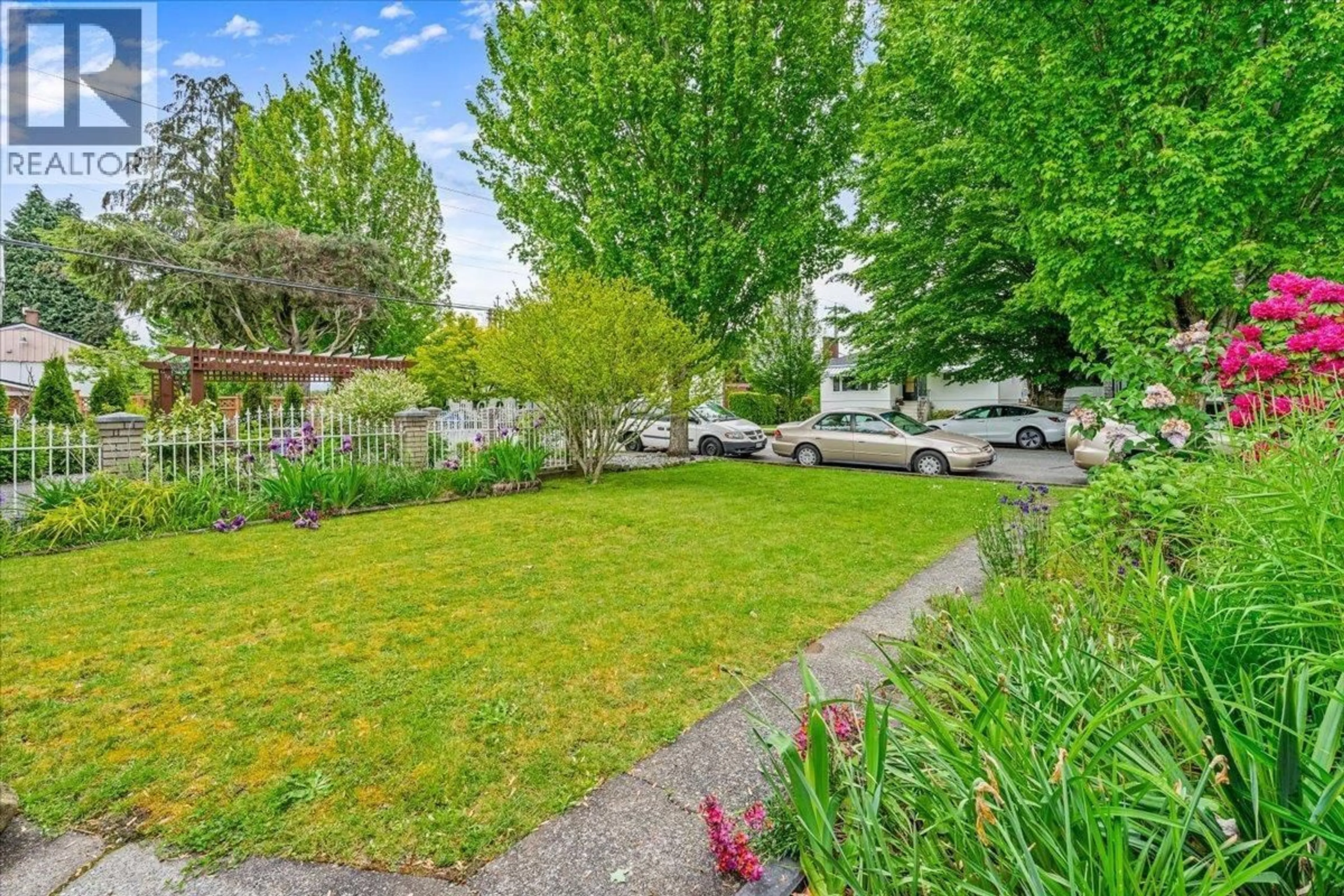 A pic from outside/outdoor area/front of a property/back of a property/a pic from drone, street for 6549 LANCASTER STREET, Vancouver British Columbia V5S3A7
