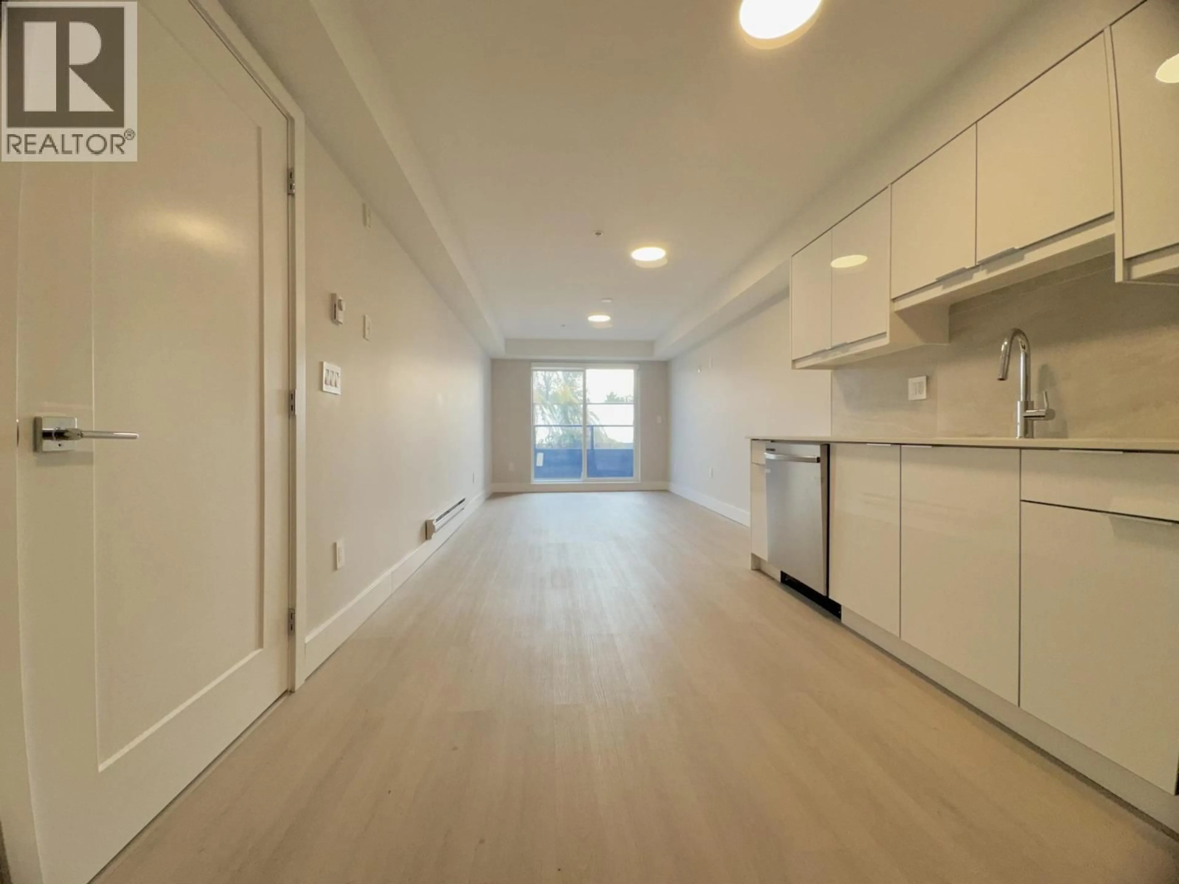 A pic of a room for 304 - 3050 KINGSWAY, Vancouver British Columbia V5R5J7