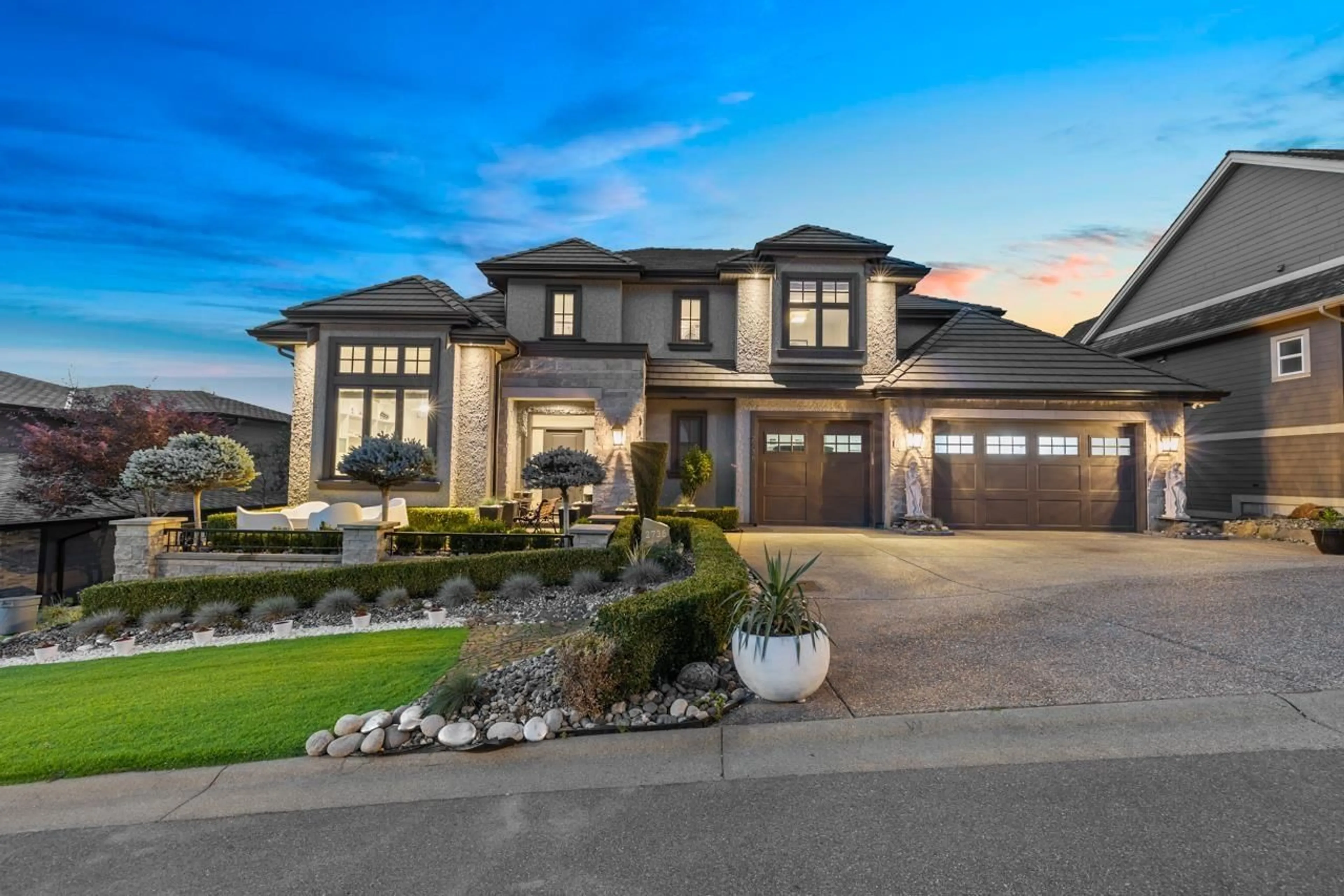 Home with vinyl exterior material, street for 2736 AQUILA, Abbotsford British Columbia V3G0C7