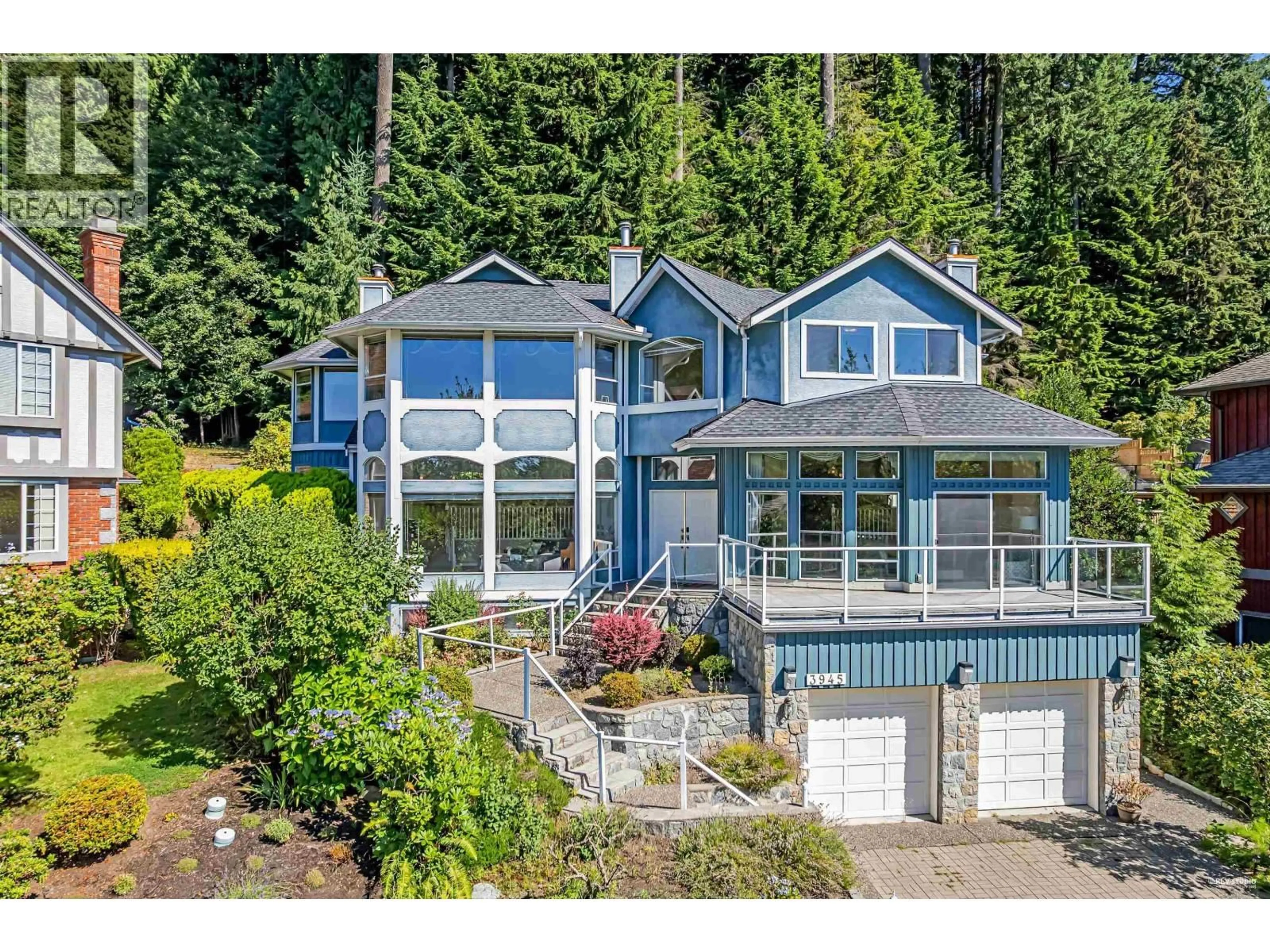 A pic from outside/outdoor area/front of a property/back of a property/a pic from drone, water/lake/river/ocean view for 3945 BRAEMAR PLACE, North Vancouver British Columbia V7N4M8
