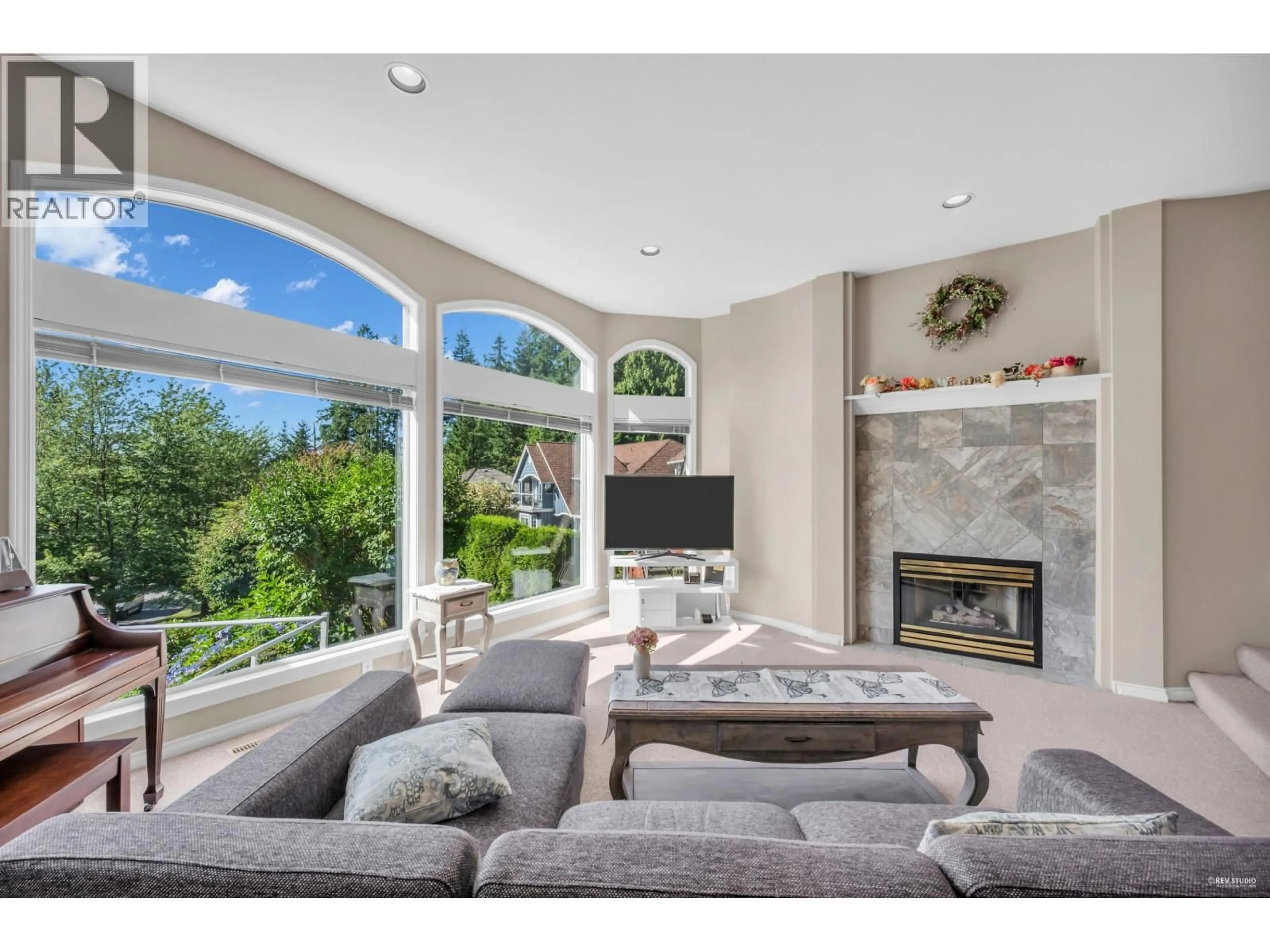 Living room with furniture, unknown for 3945 BRAEMAR PLACE, North Vancouver British Columbia V7N4M8