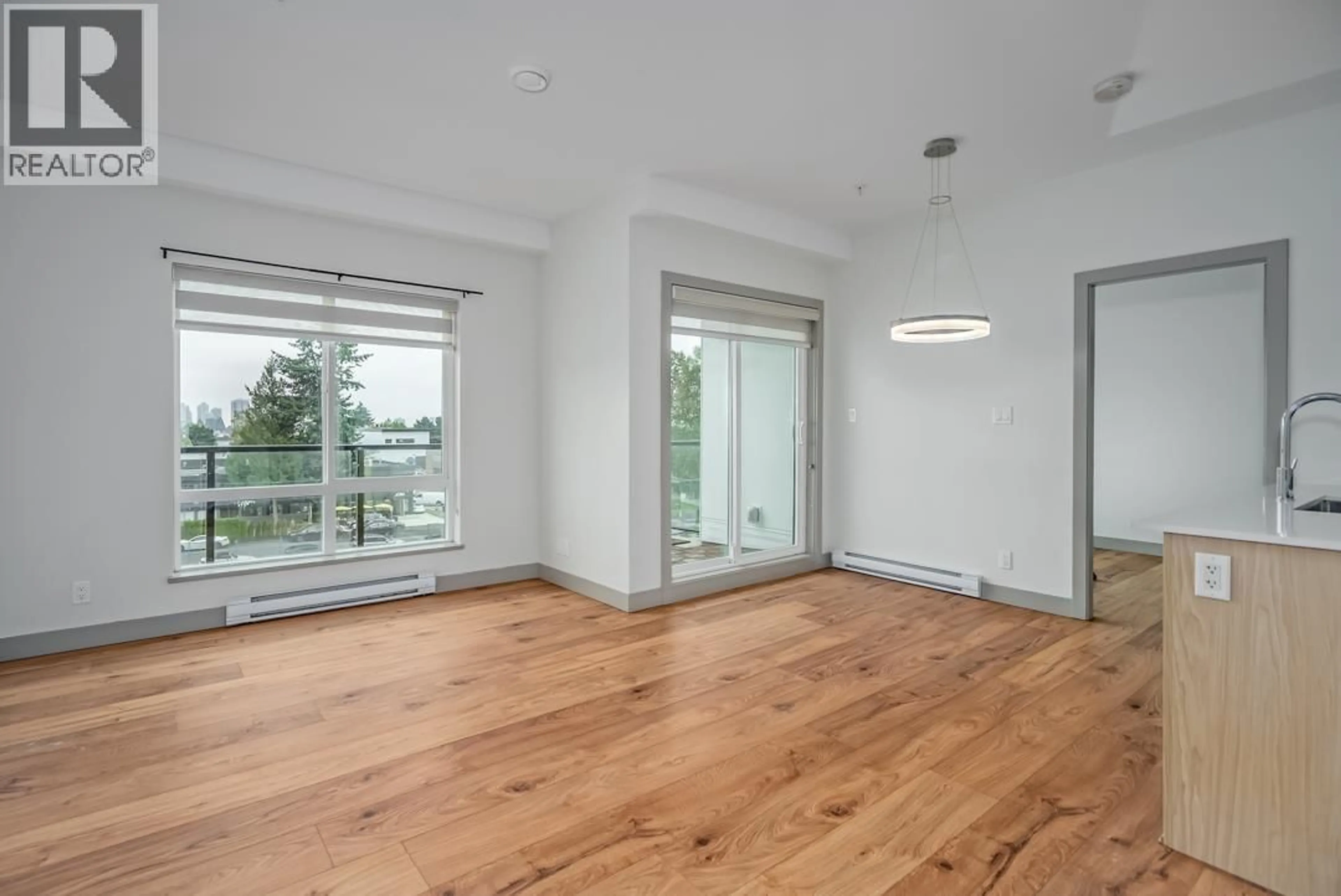 A pic of a room for 411 - 6968 ROYAL OAK AVENUE, Burnaby British Columbia V5J4J2