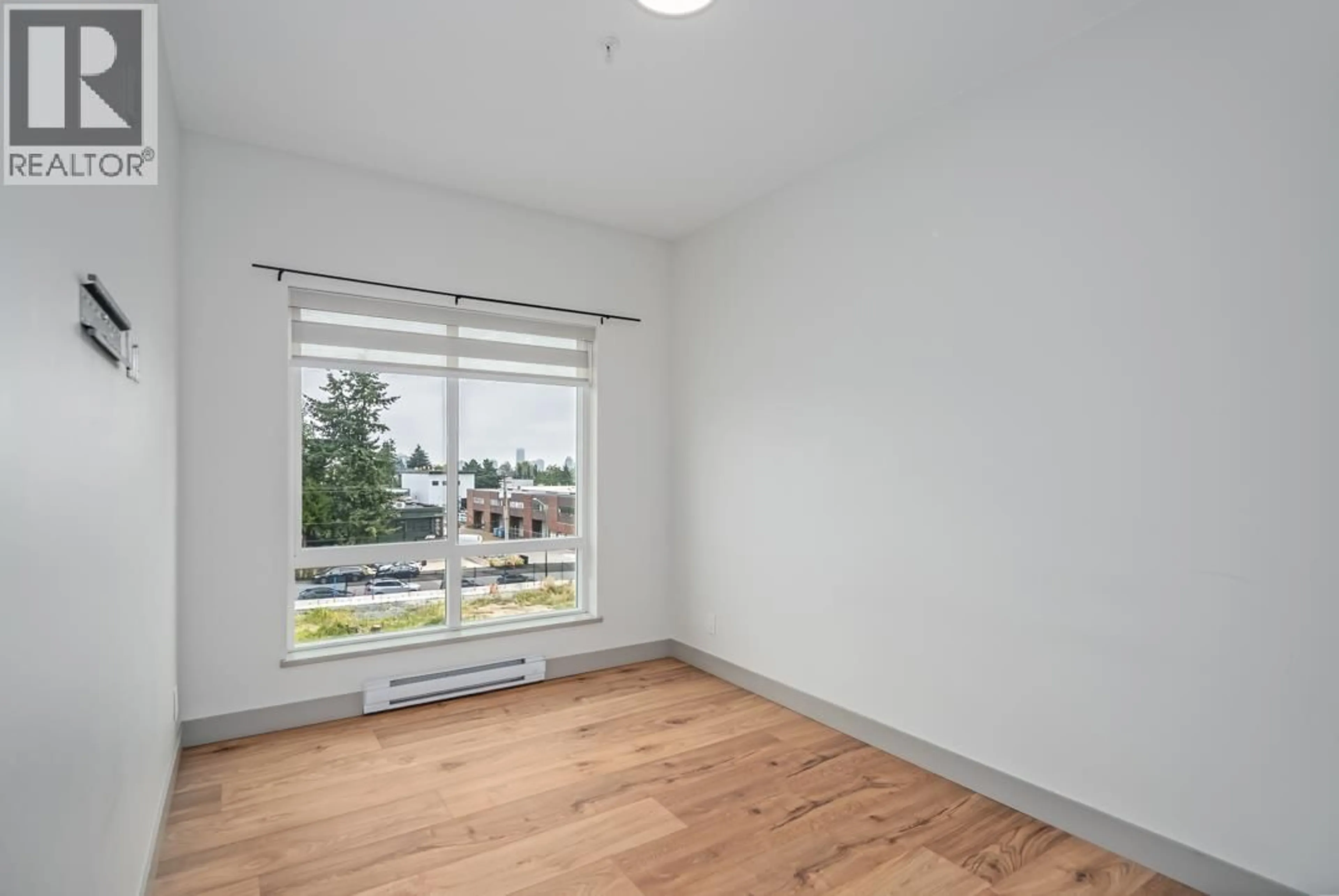 A pic of a room for 411 - 6968 ROYAL OAK AVENUE, Burnaby British Columbia V5J4J2