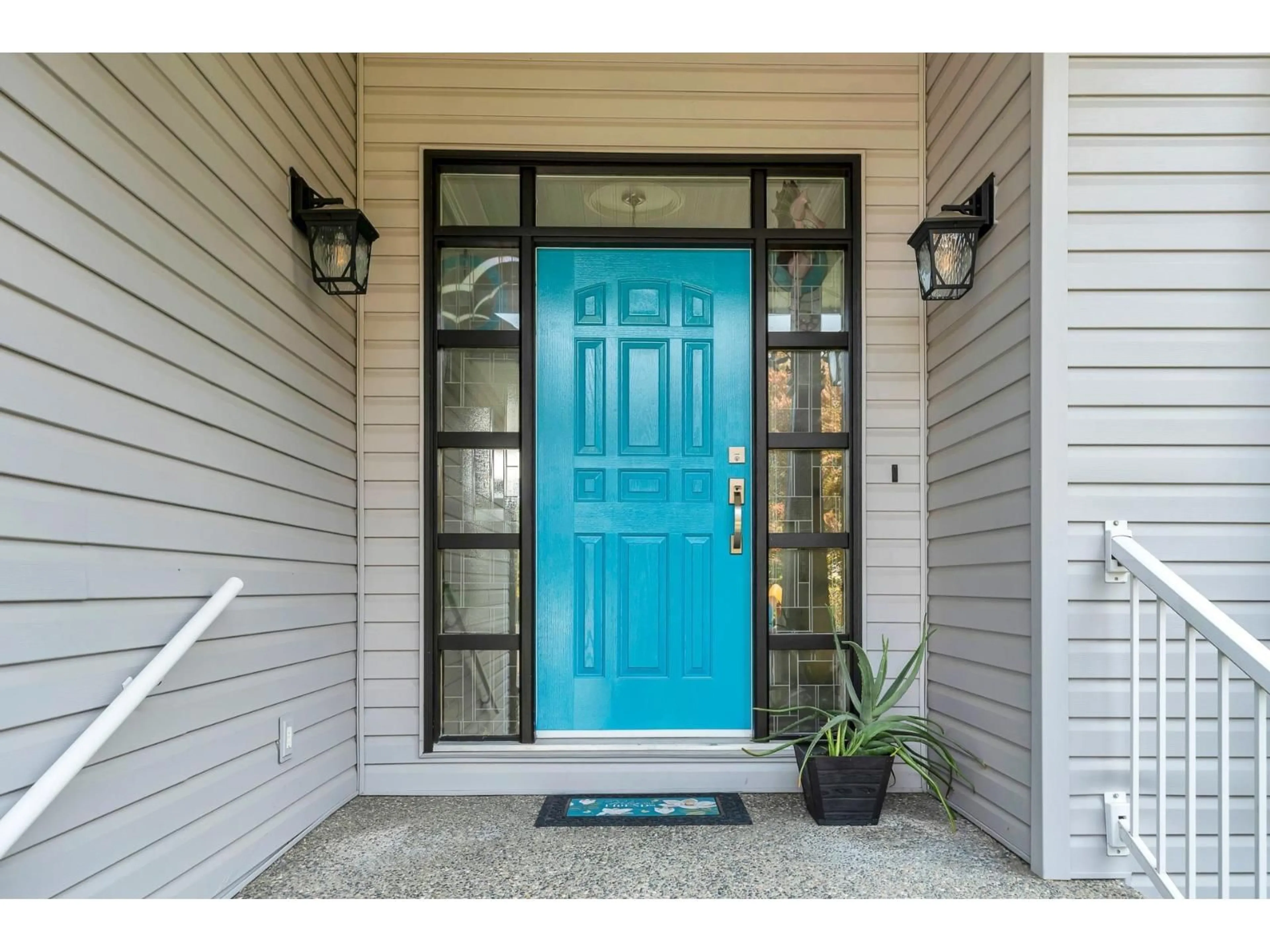 Indoor entryway for 240 BALSAM AVENUE, Harrison Hot Springs British Columbia V0M1K0
