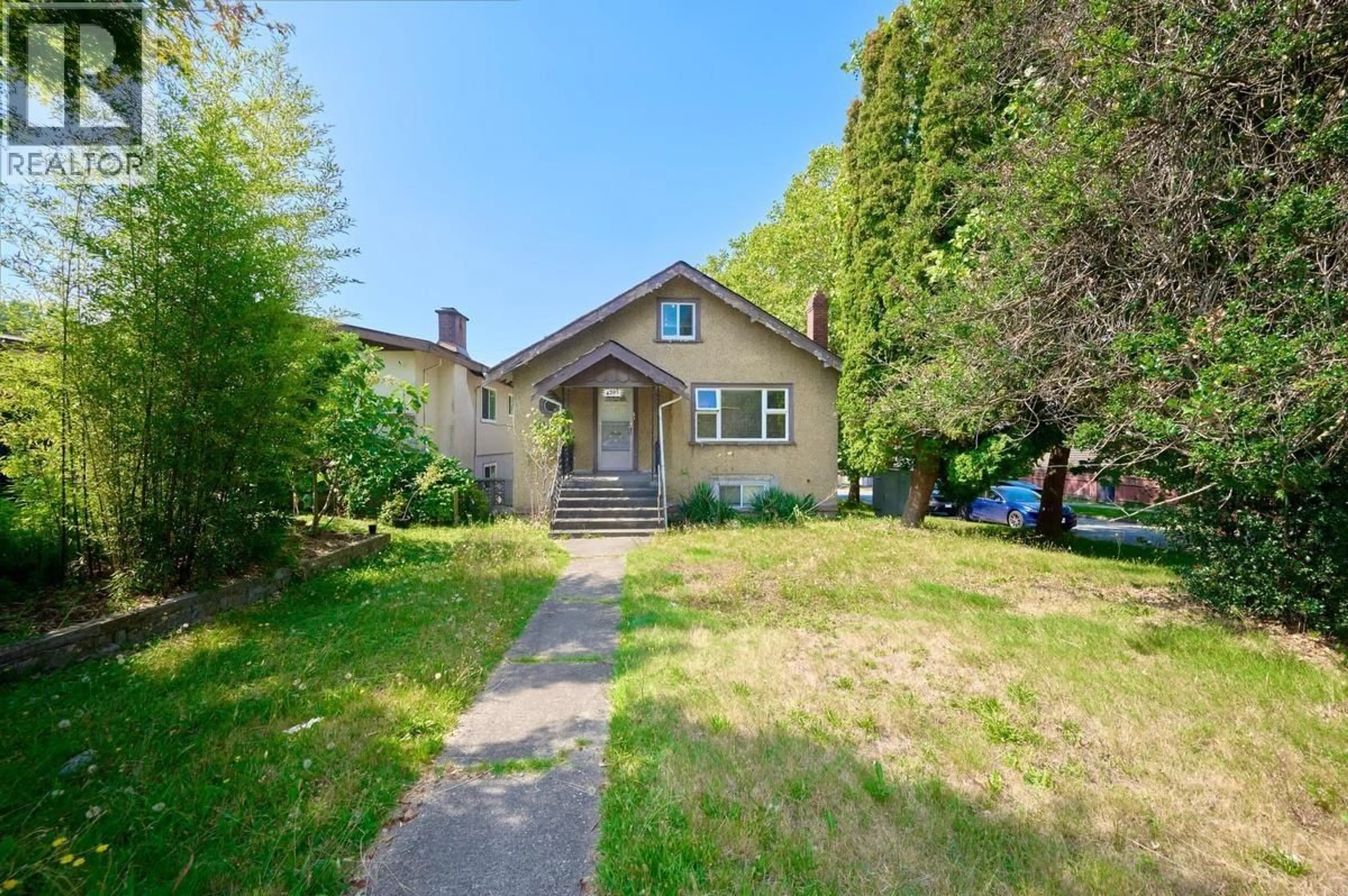 A pic from outside/outdoor area/front of a property/back of a property/a pic from drone, street for 4307 NANAIMO STREET, Vancouver British Columbia V5N5H9