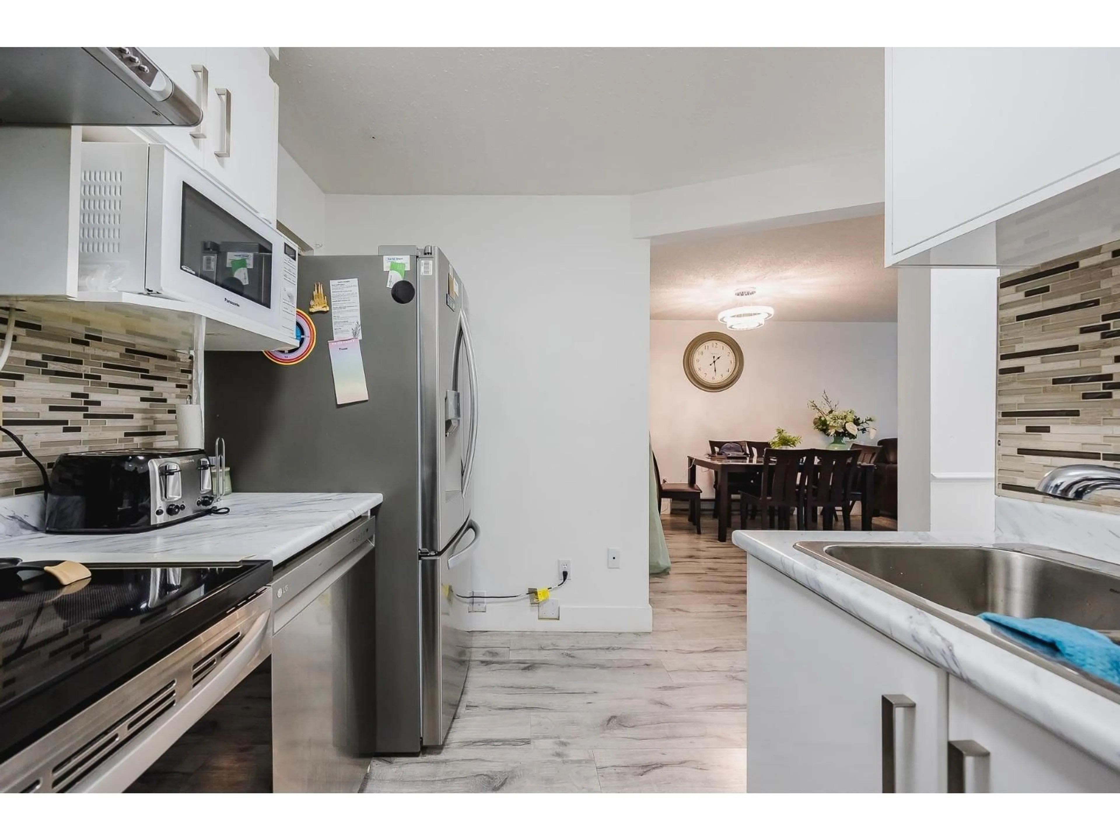 Standard kitchen, ceramic/tile floor for 14 - 3075 TRETHEWEY, Abbotsford British Columbia V2T3R4