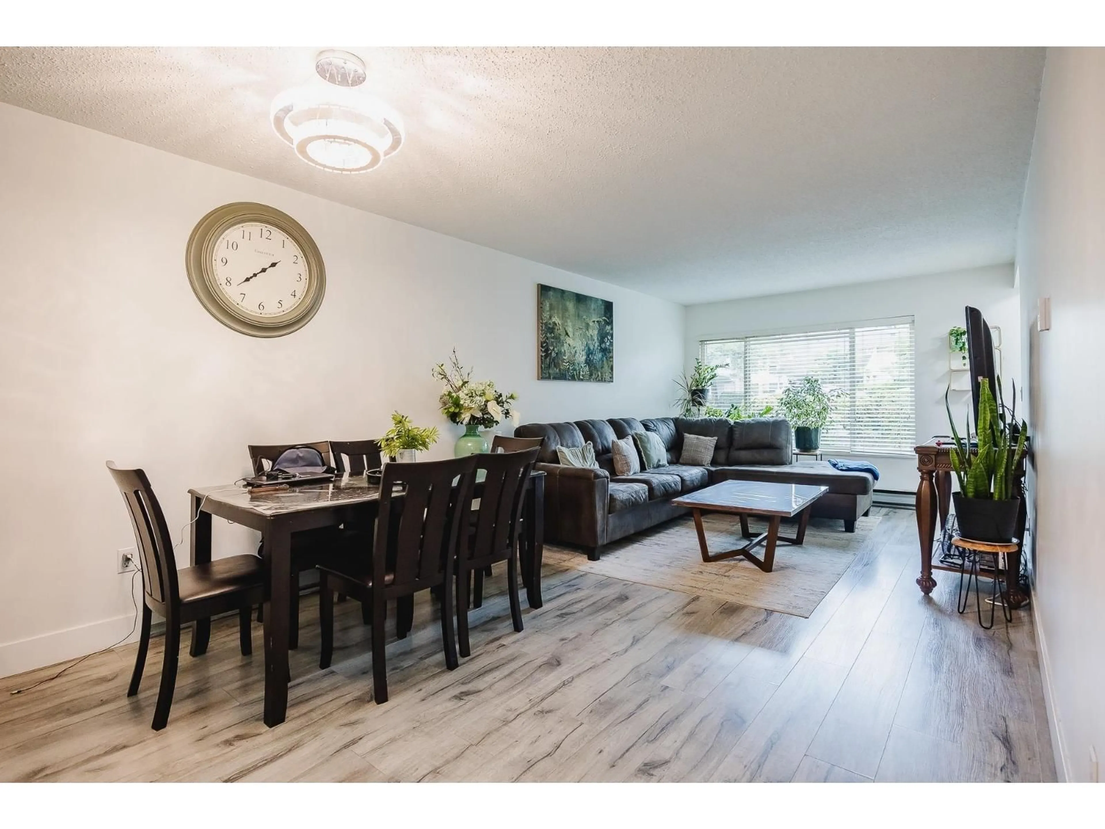 Living room with furniture, wood/laminate floor for 14 - 3075 TRETHEWEY, Abbotsford British Columbia V2T3R4