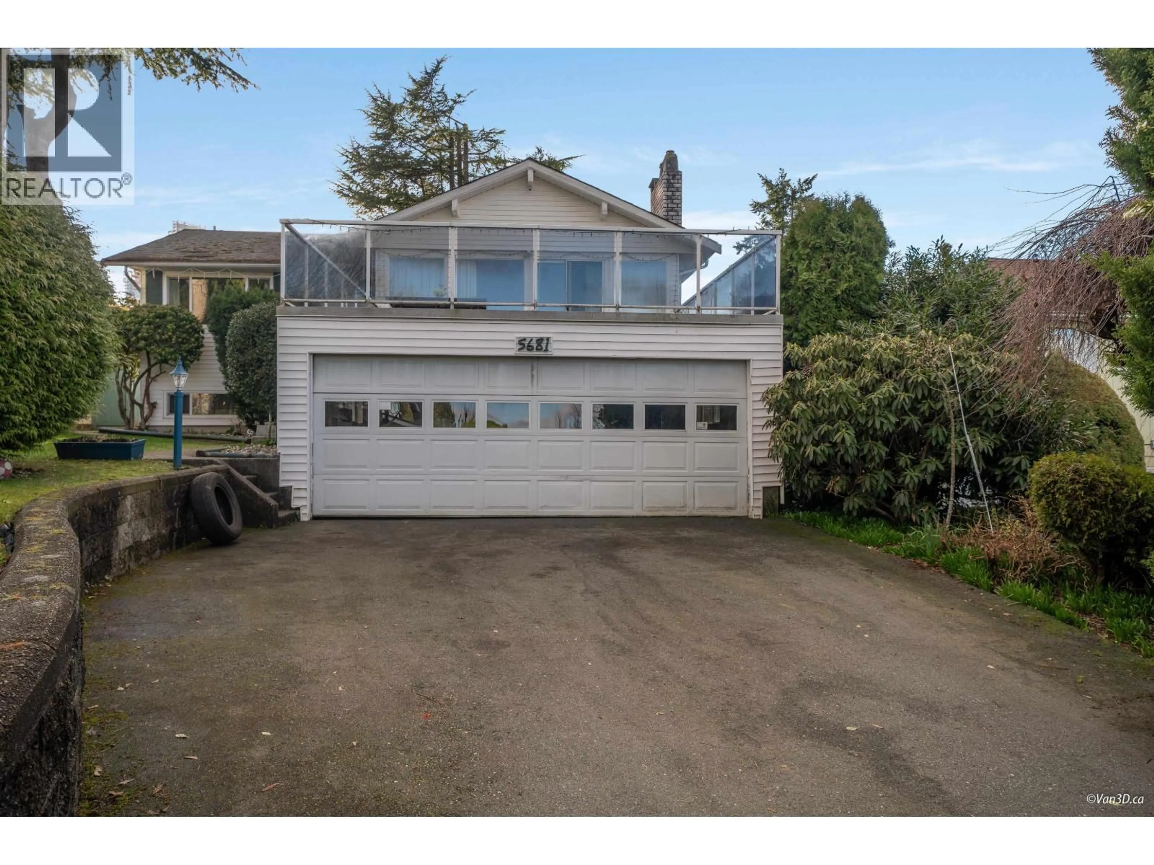 Indoor garage for 5681 SARDIS CRESCENT, Burnaby British Columbia V5H3K4