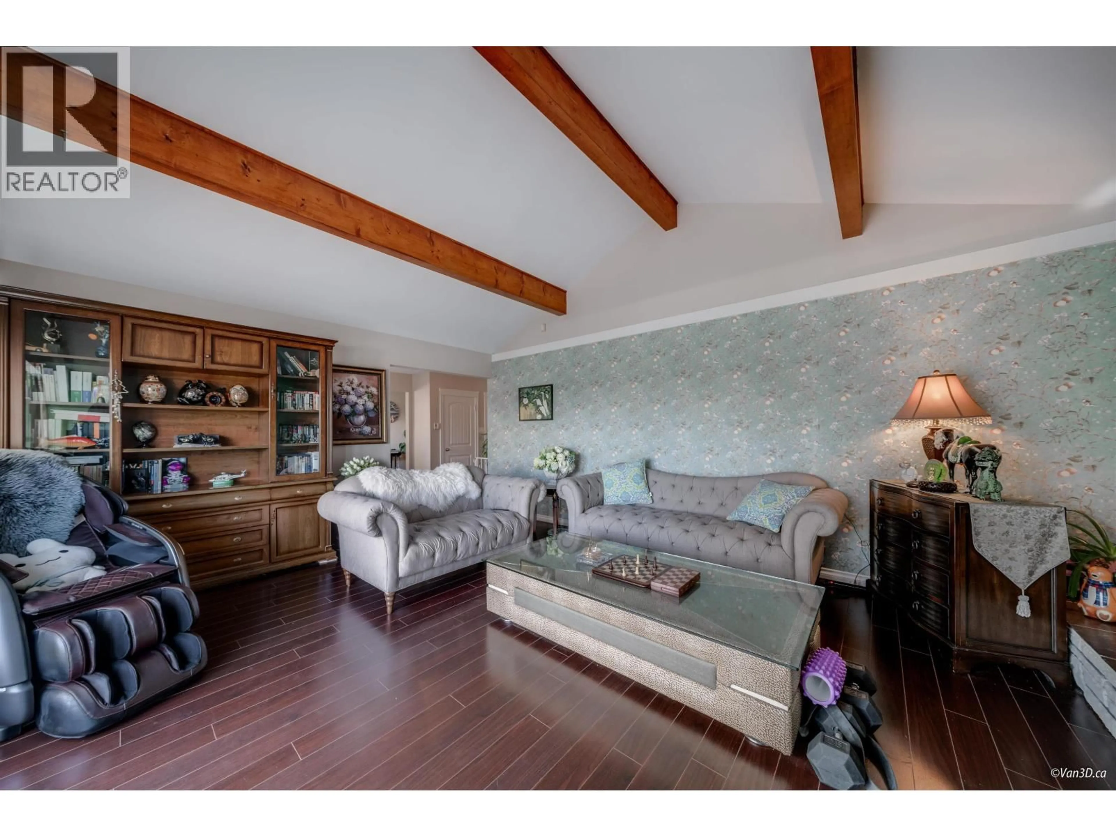 Living room with furniture, wood/laminate floor for 5681 SARDIS CRESCENT, Burnaby British Columbia V5H3K4