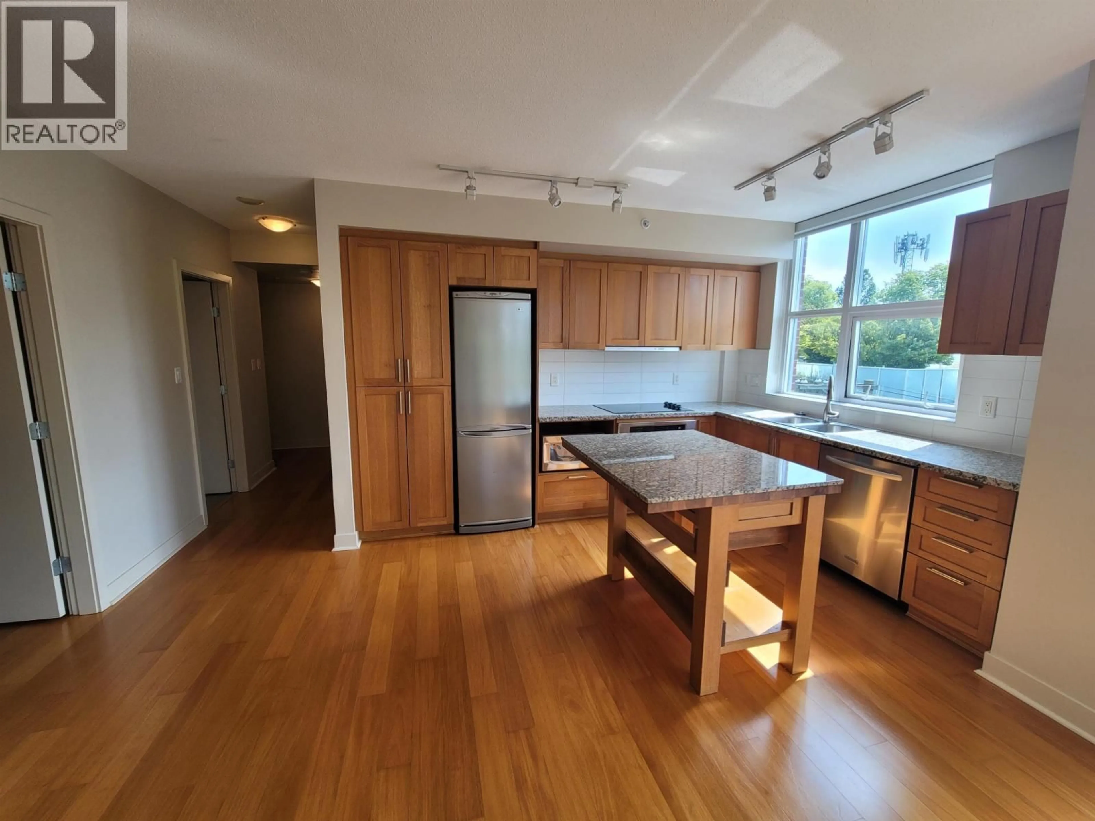 Open concept kitchen, wood/laminate floor for 515 - 2268 BROADWAY, Vancouver British Columbia V6K0B2