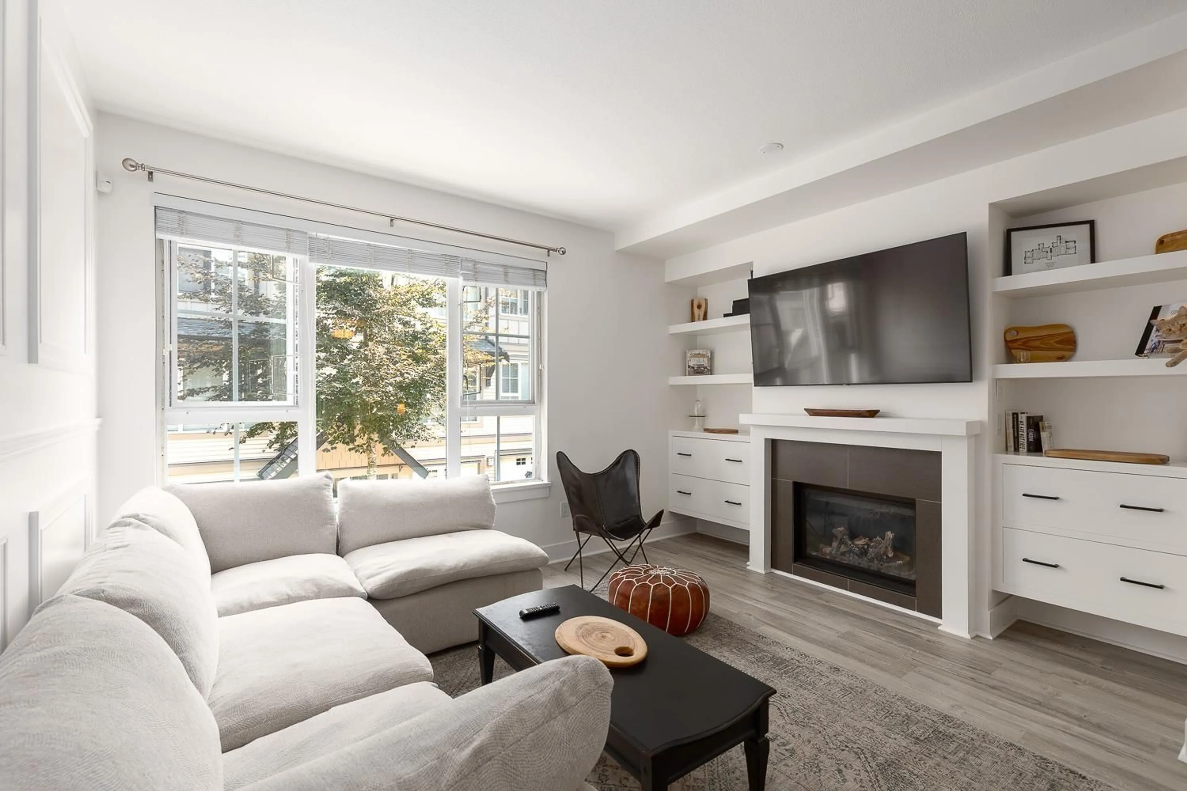 Living room with furniture, unknown for 127 - 2501 161A, Surrey British Columbia V3Z7Y6