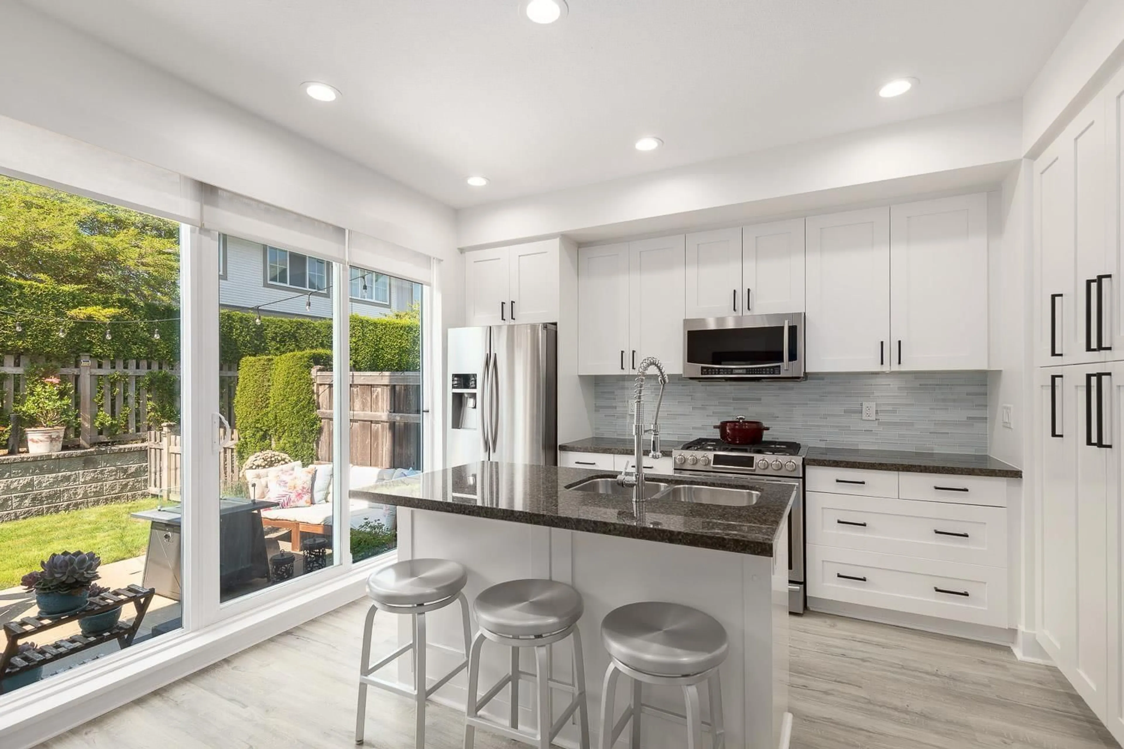 Open concept kitchen, ceramic/tile floor for 127 - 2501 161A, Surrey British Columbia V3Z7Y6