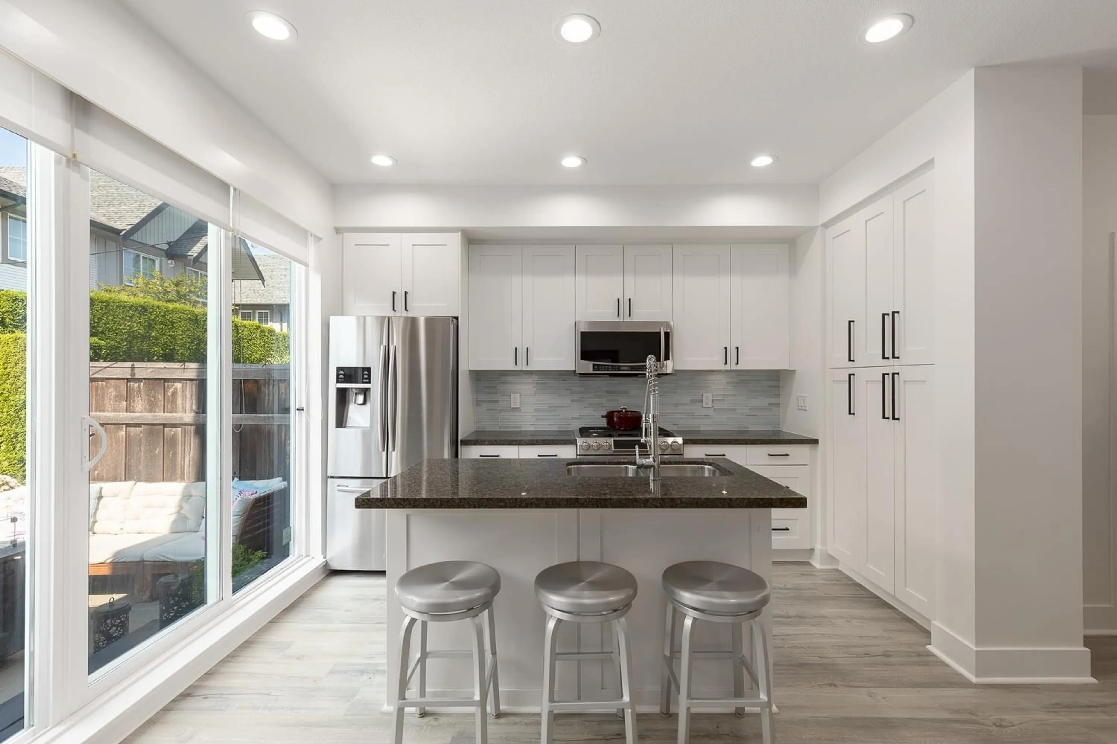 Contemporary kitchen, ceramic/tile floor for 127 - 2501 161A, Surrey British Columbia V3Z7Y6
