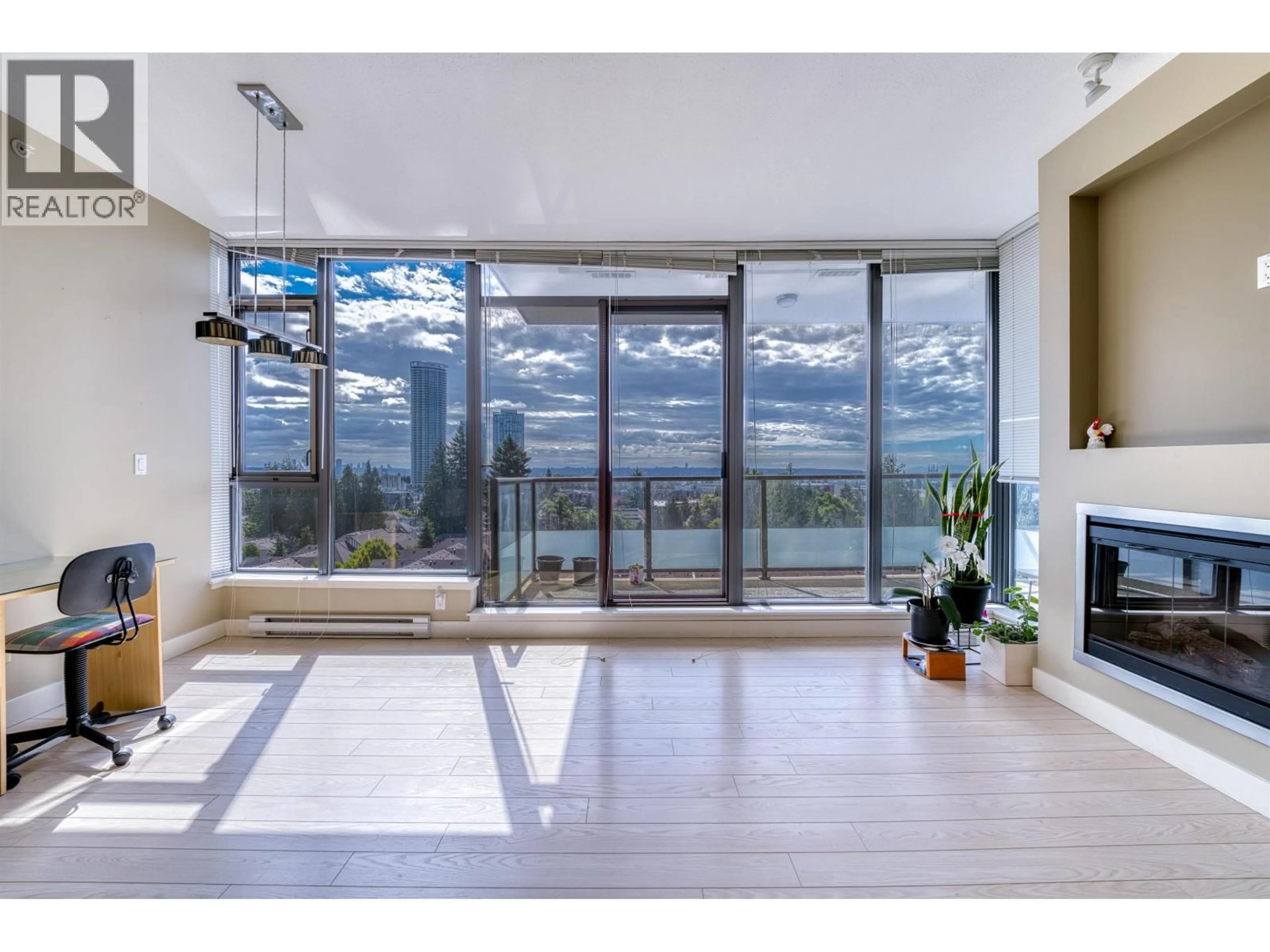 Indoor foyer for 1208 - 7088 18TH AVENUE, Burnaby British Columbia V3N0A2
