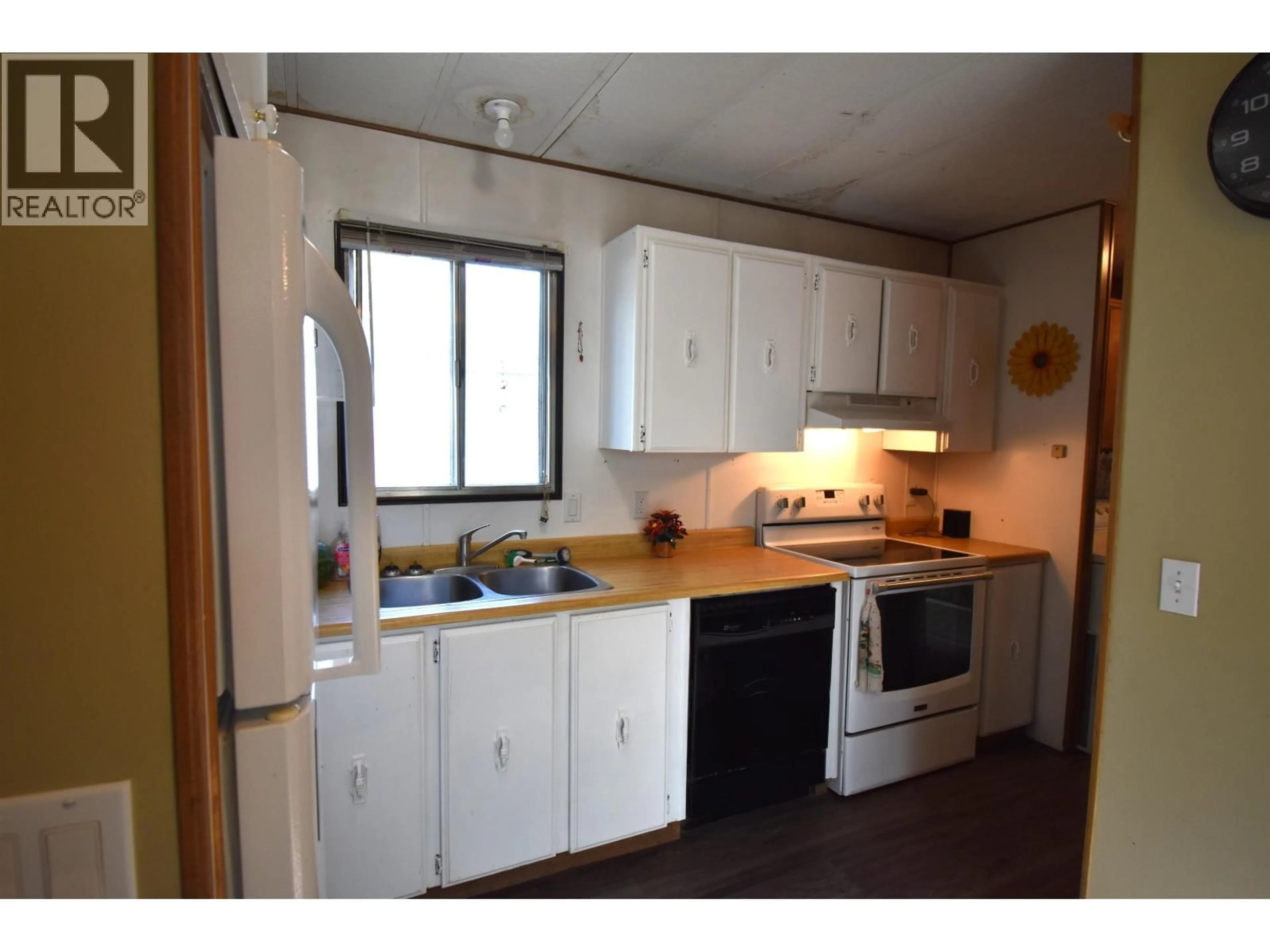 Standard kitchen, unknown for 101 - 4430 16 HIGHWAY, Smithers British Columbia V0J2N0