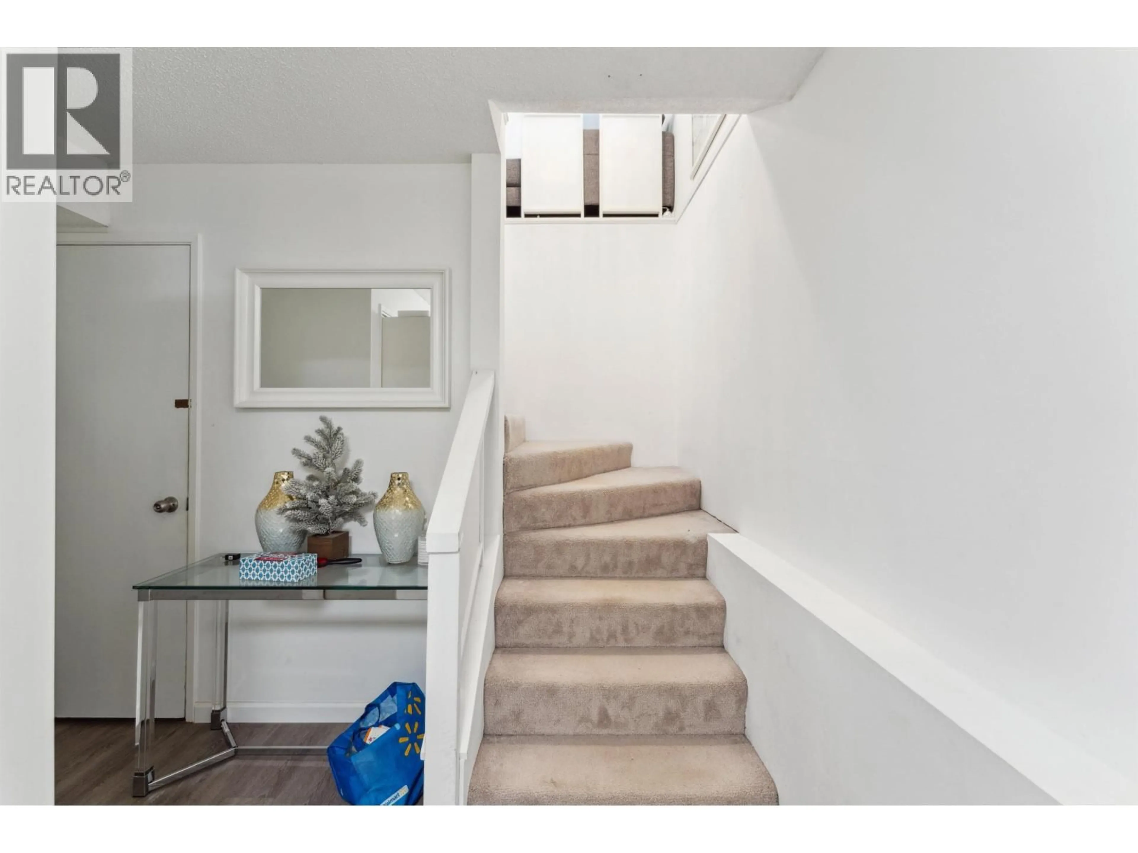 Stairs for 1949 MAHON AVENUE, North Vancouver British Columbia V7M2T4