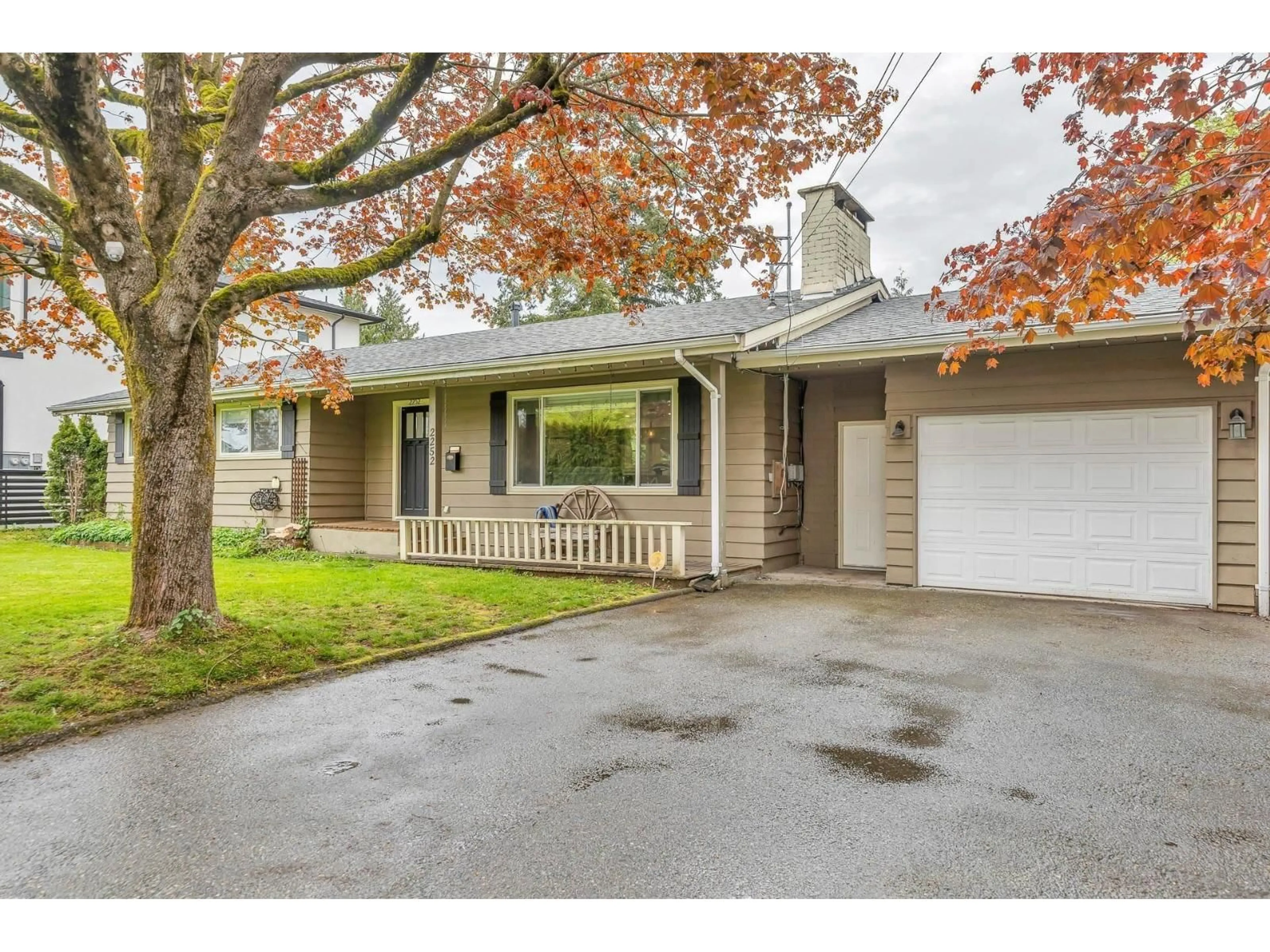 Home with vinyl exterior material, street for 2252 BAKERVIEW, Abbotsford British Columbia V2T3B4